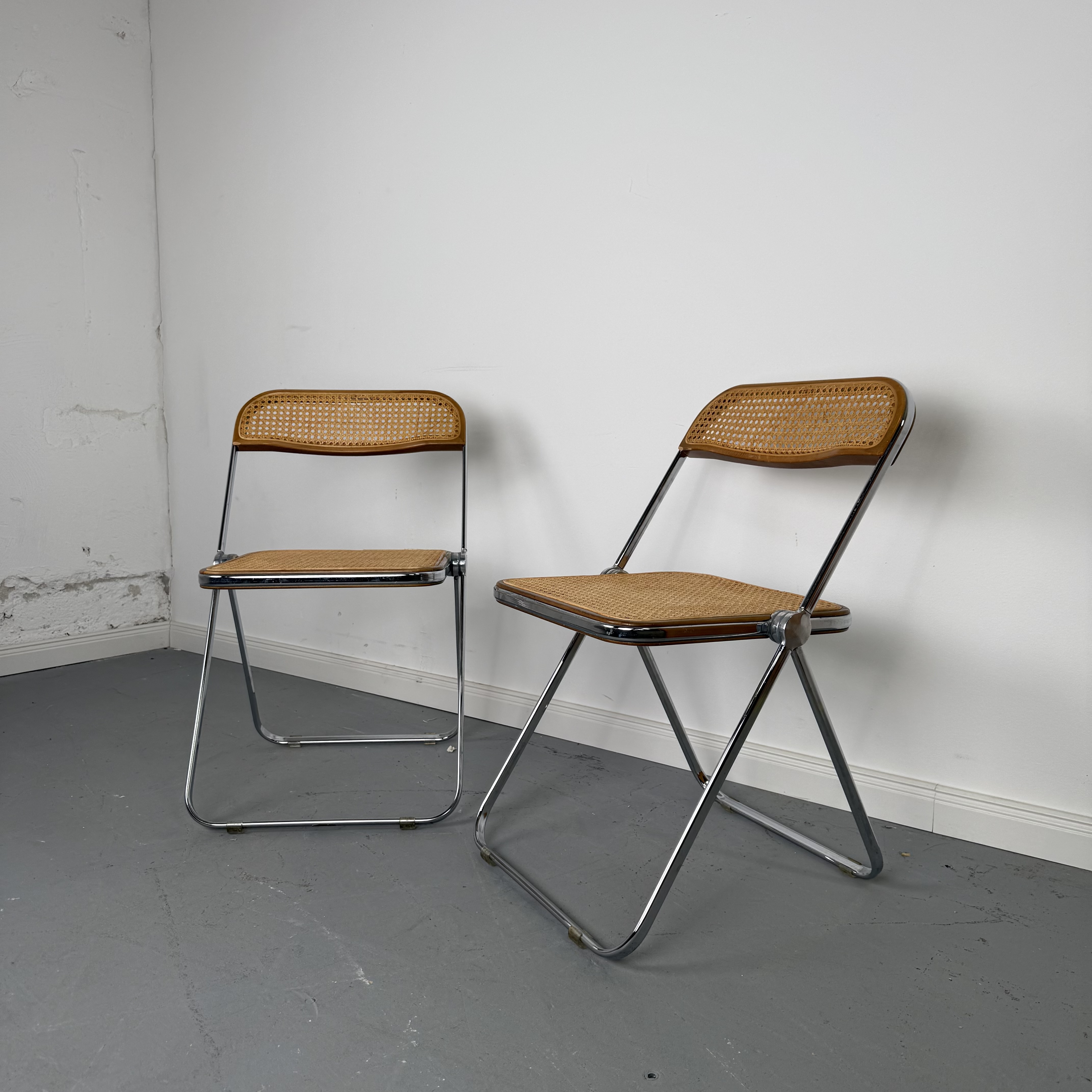 Wunderschöner Plia Cane Klappstuhl von Giancarlo Piretti Wunderschöner Plia Cane Klappstuhl von Giancarlo Piretti