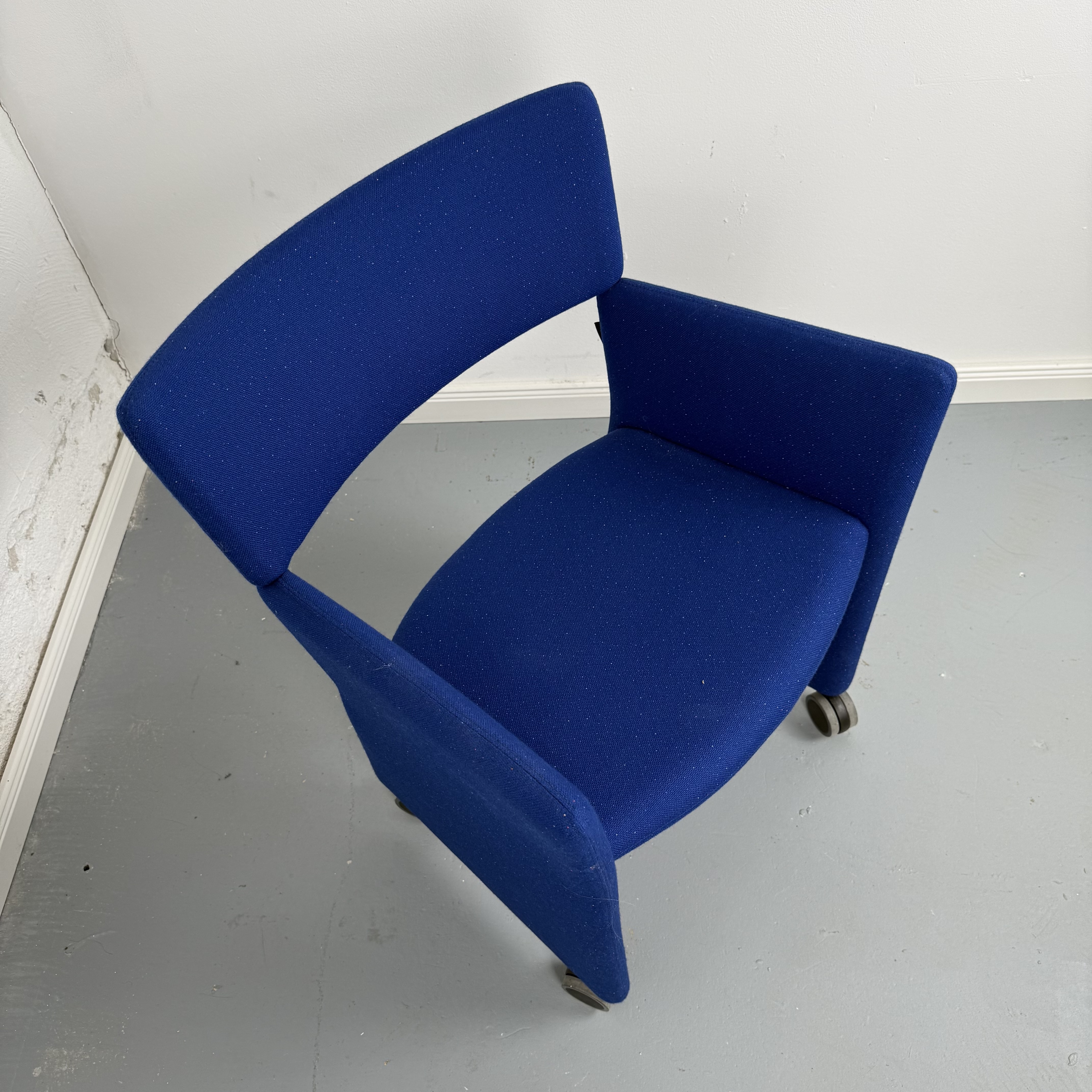 Crown Chair auf Rollen von Massproductions