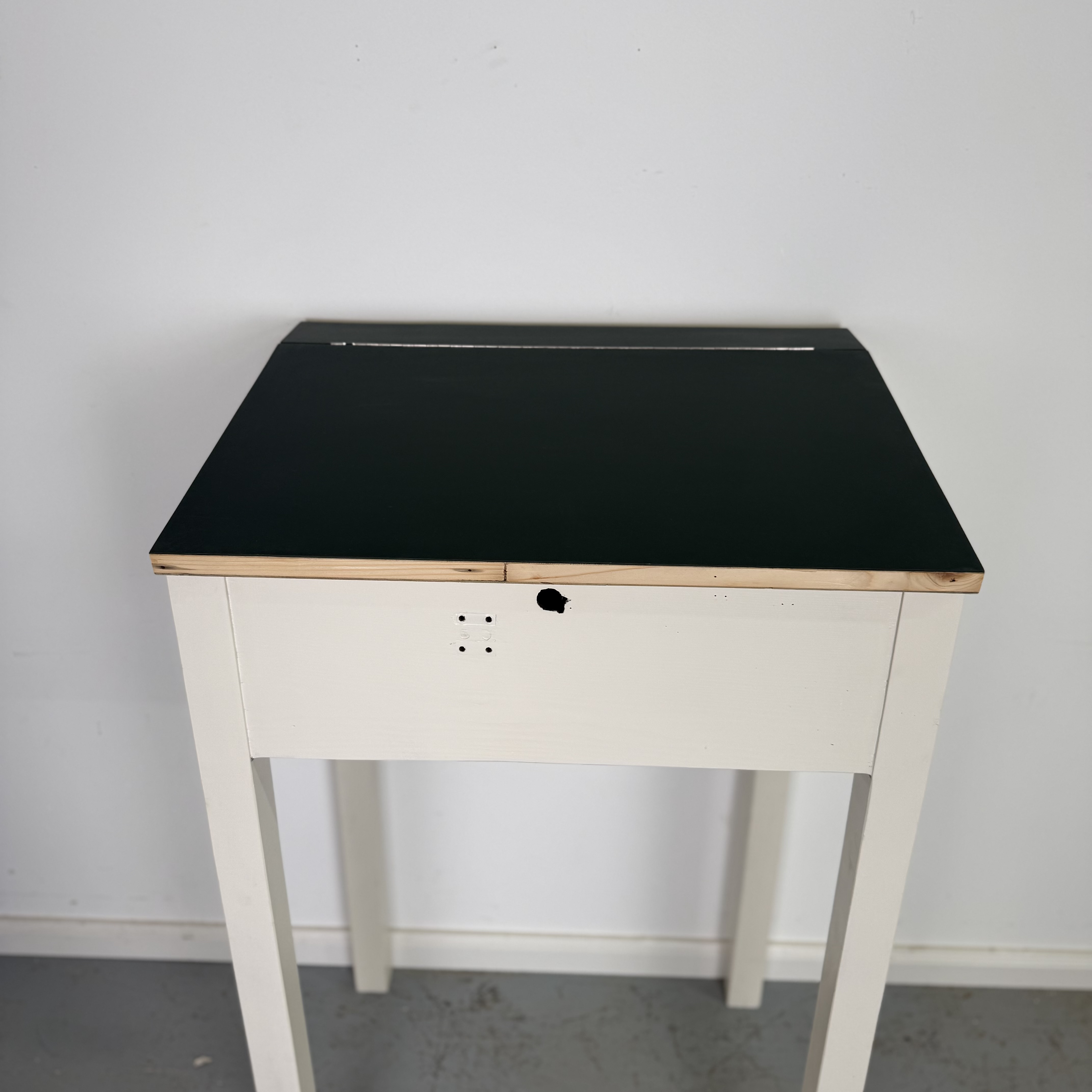 Charmantes Vintage Stehpult in Cremeweiß