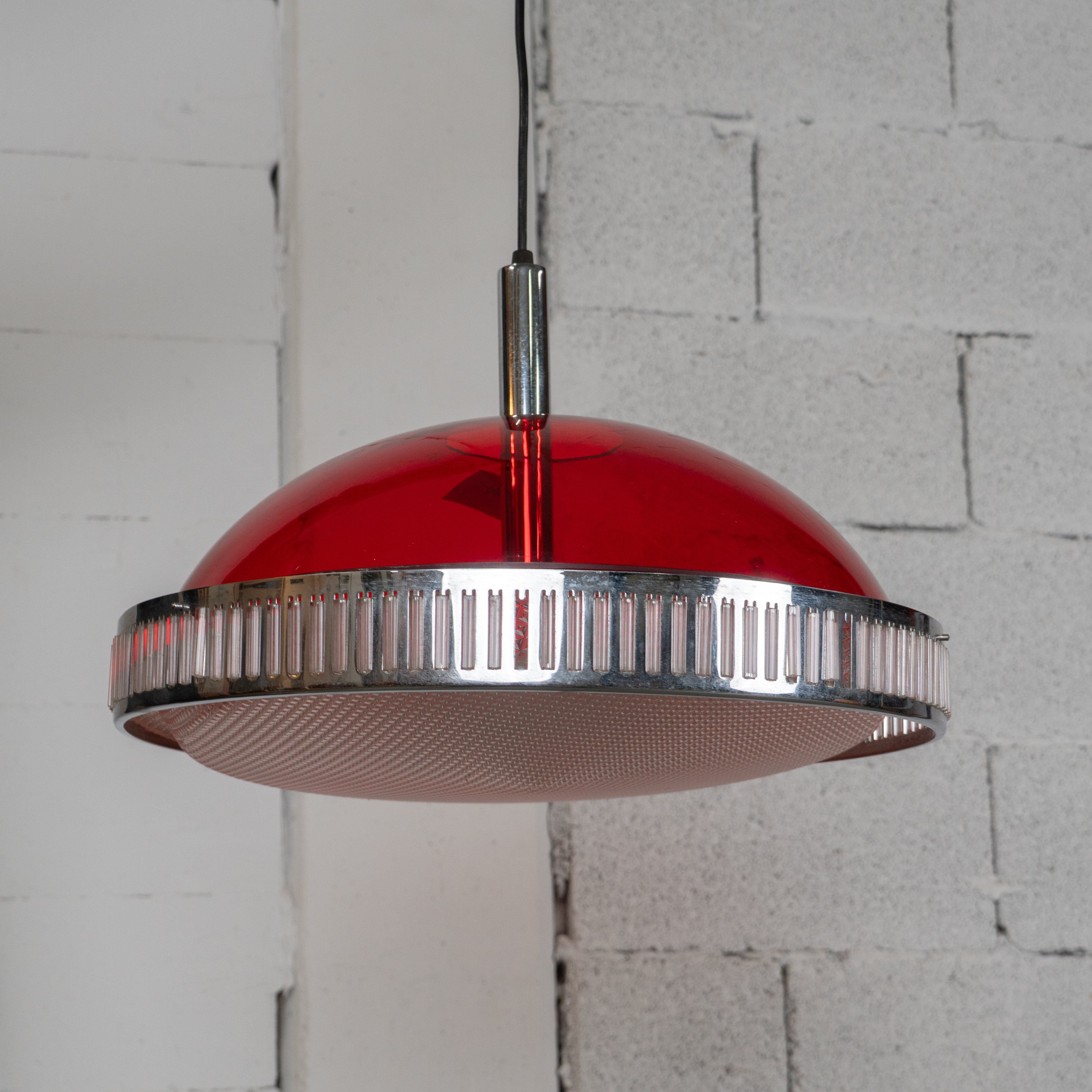 Rote Space Age Pendelleuchte aus Chrom und Acrylglas