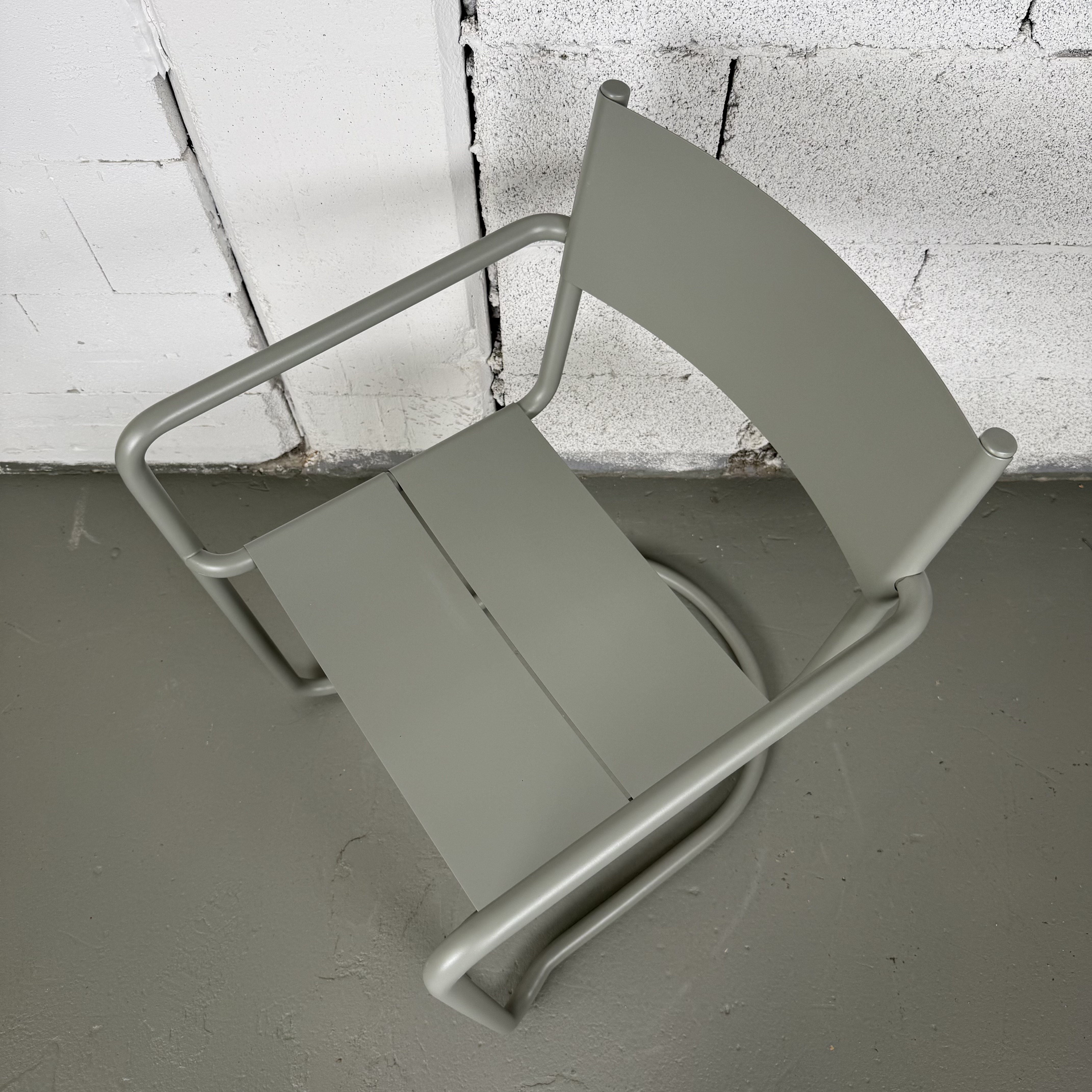 Nine Armlehnstuhl Sine