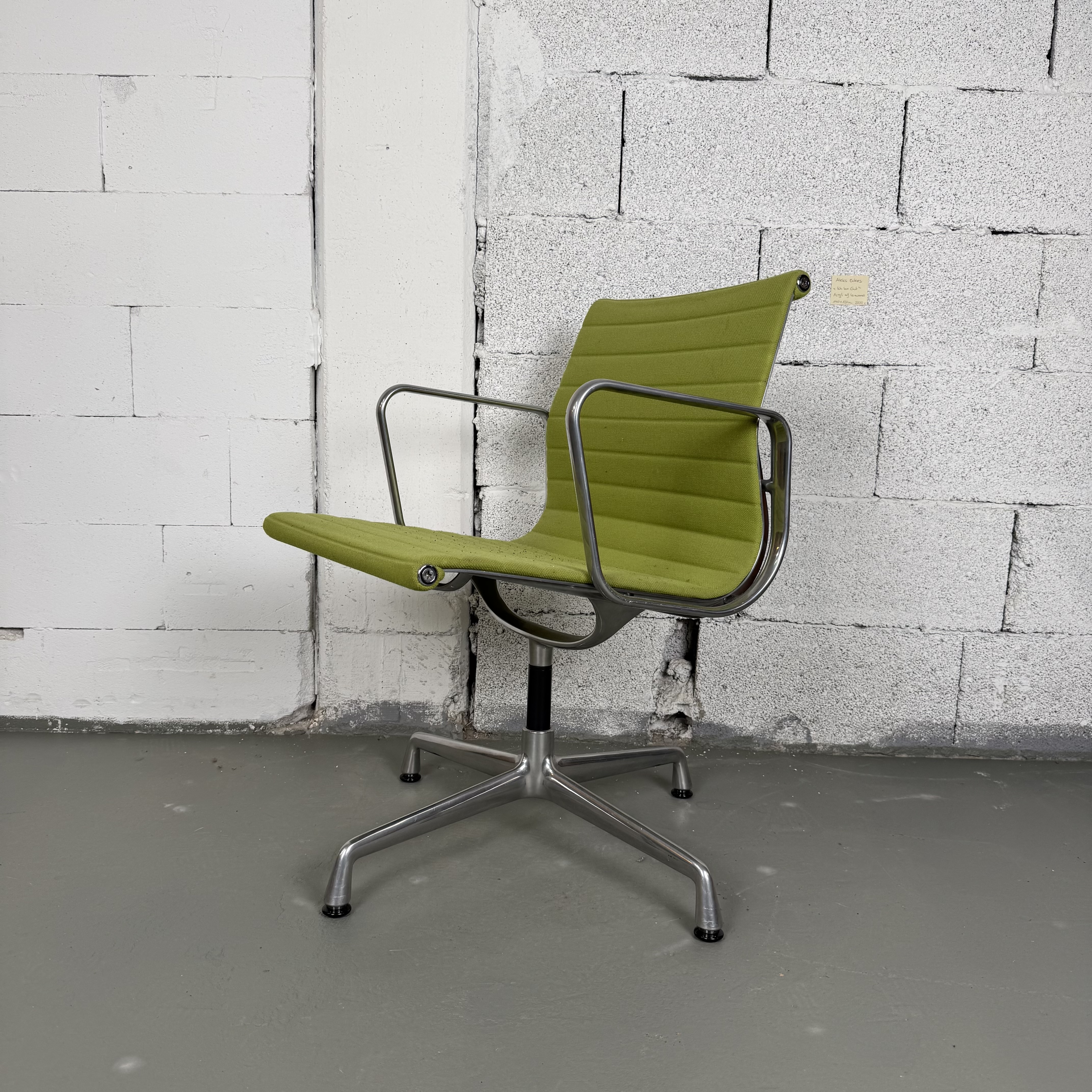 Vitra EA 108 Aluminium Stuhl