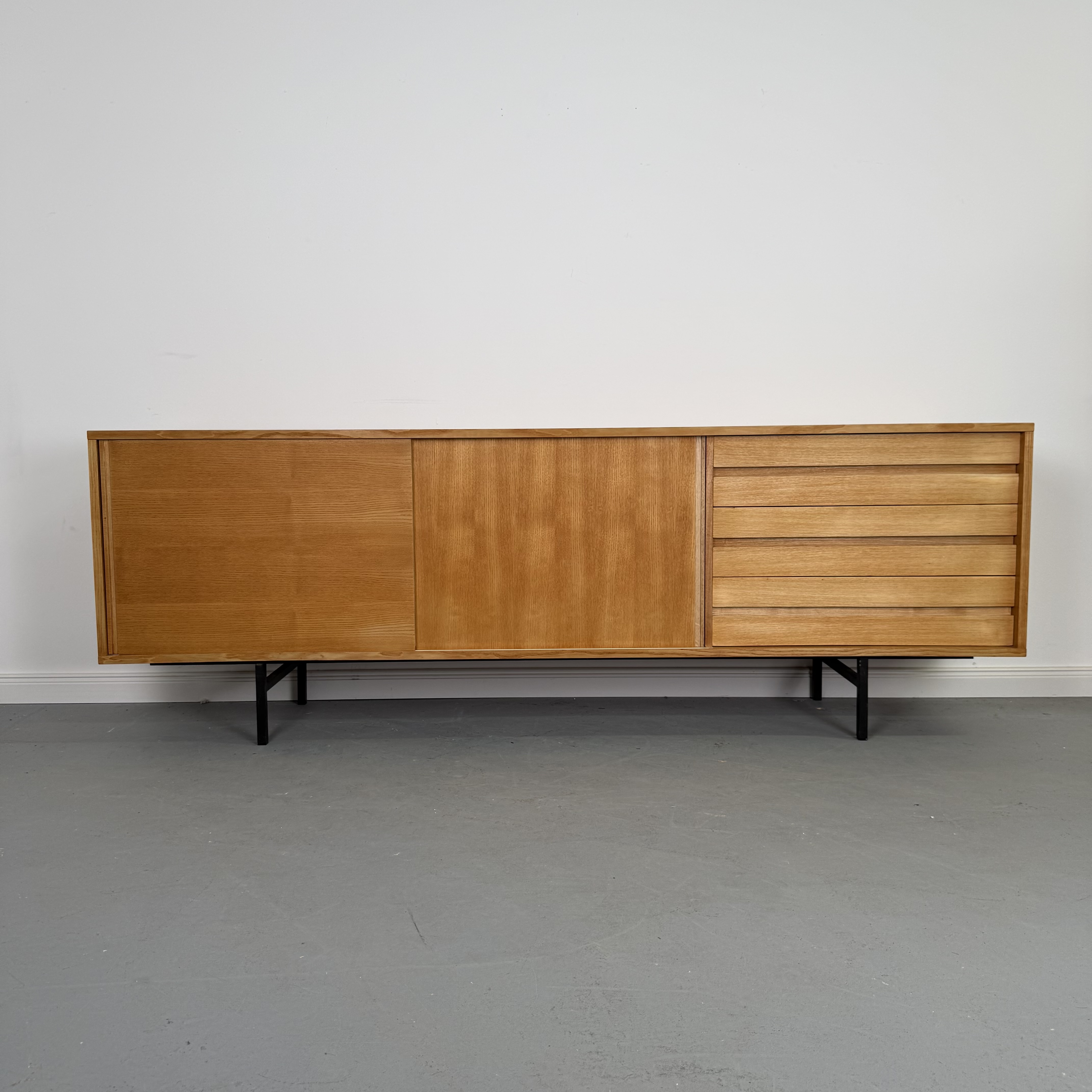 Wunderschönes Sideboard aus Esche von Deutschen Werkstätten