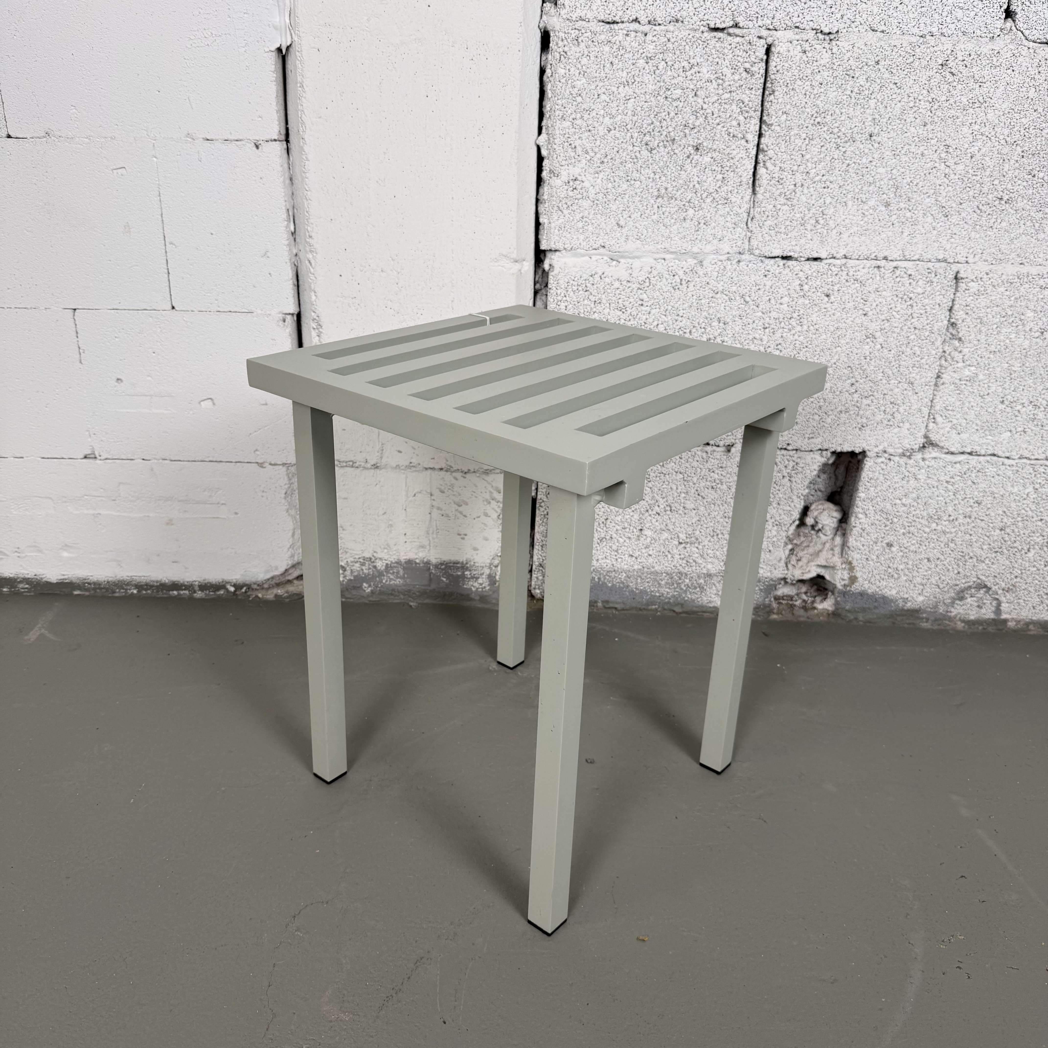 Nine 19 Outdoor Hocker