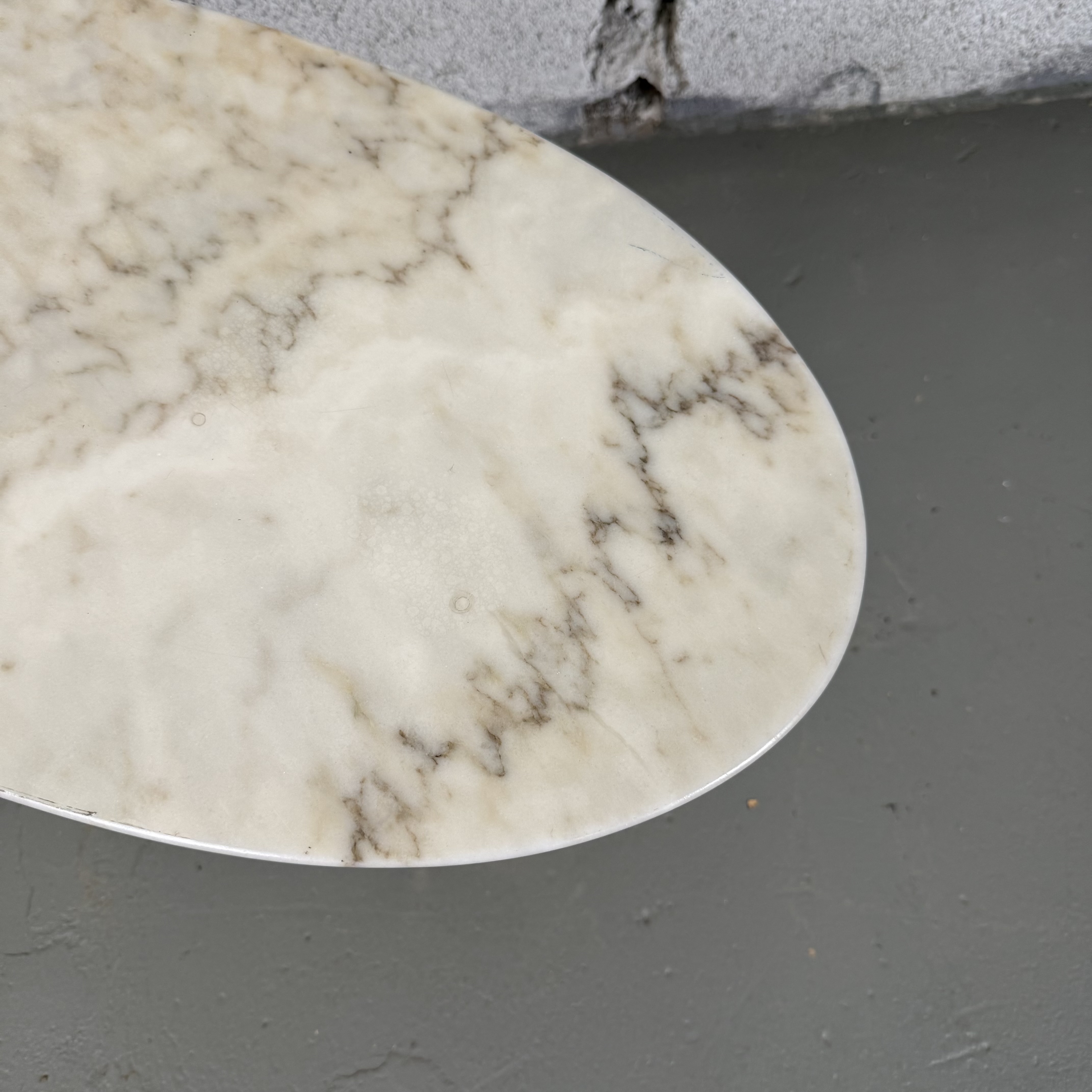 Vintage Marmor Couchtisch 60er 70er Jahre mit goldfarbenem Gestell