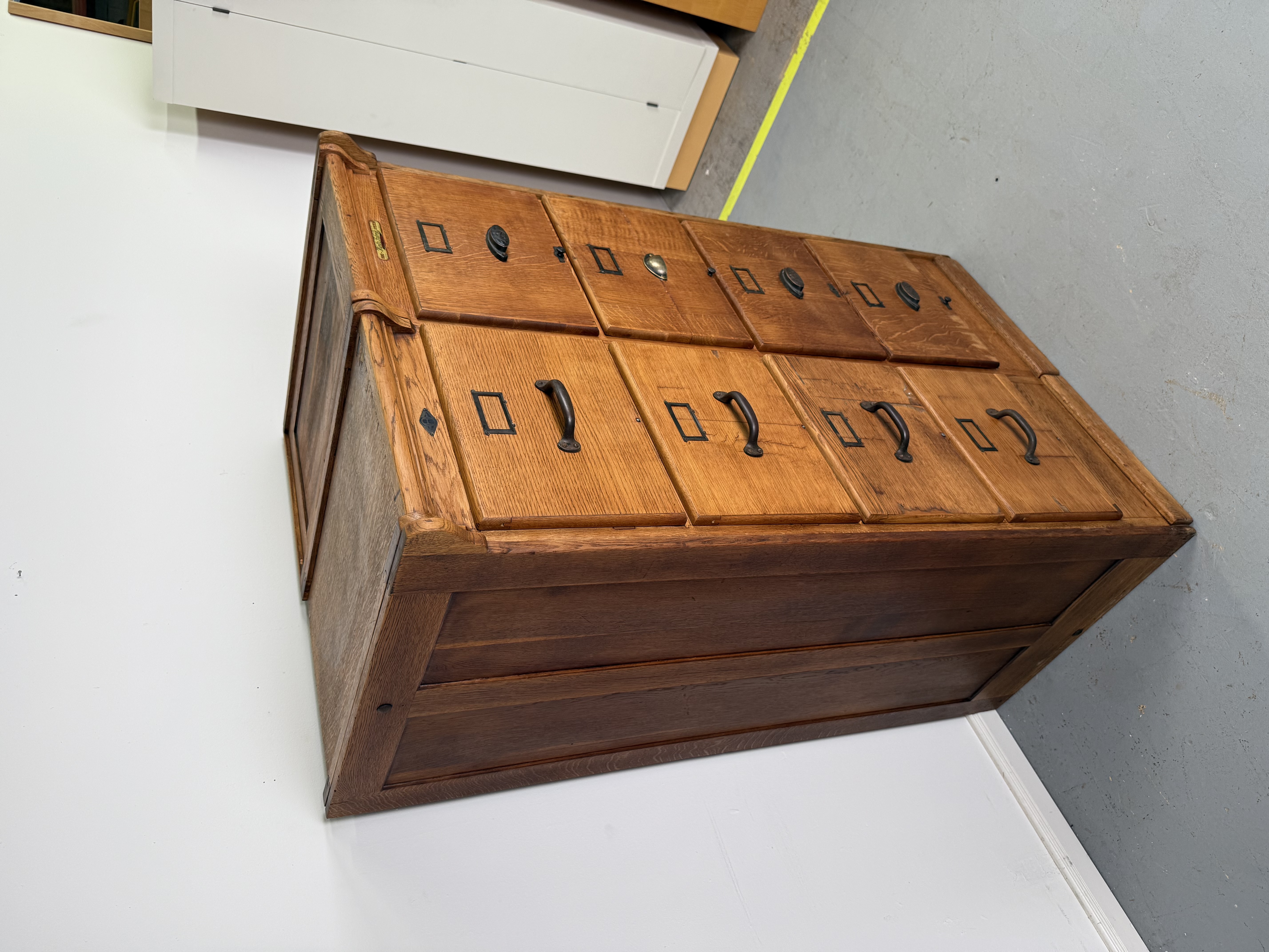 Seltener Art-Déco Aktenschrank aus massiver Eiche