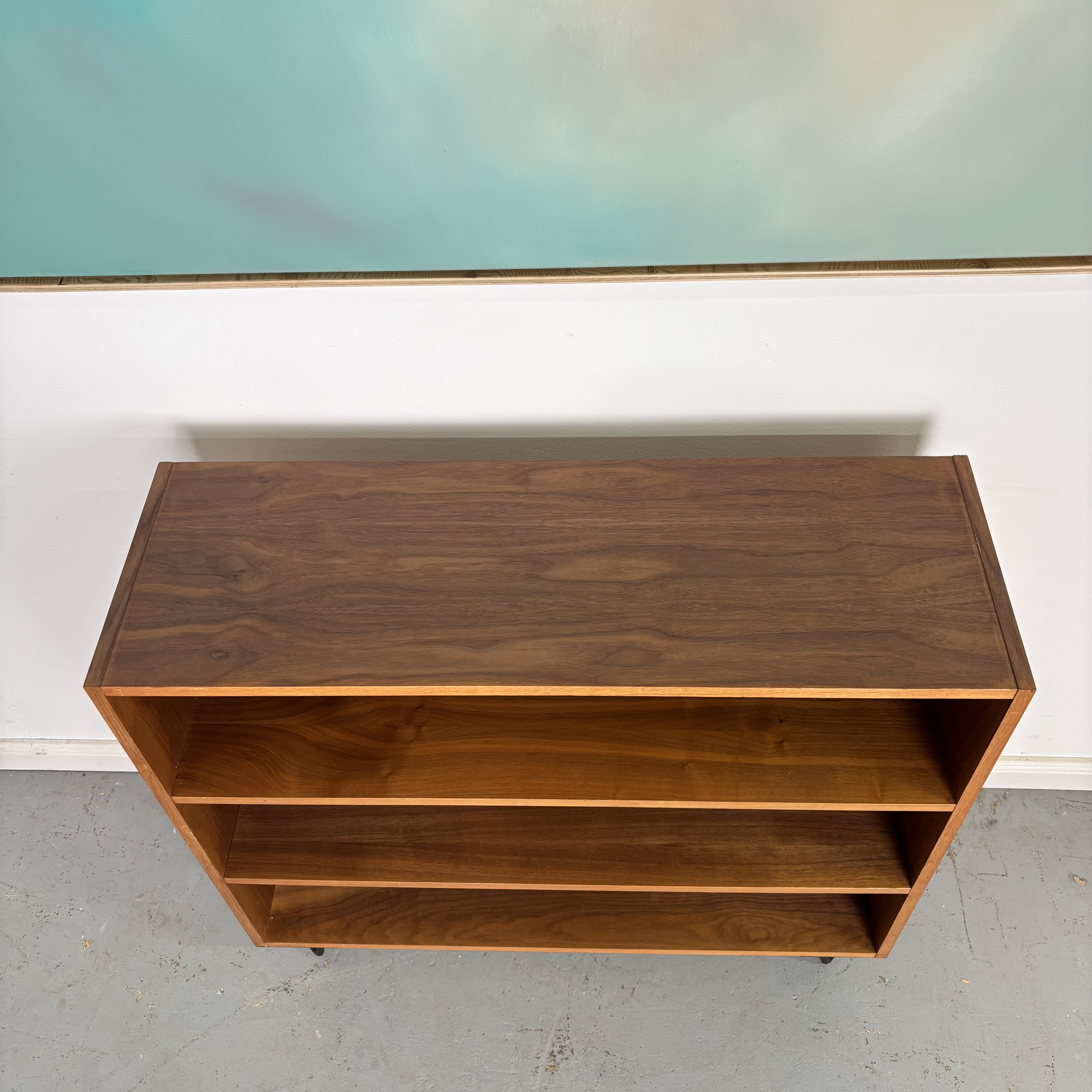 Mid-Century Regal mit filigranen Hairpin Legs