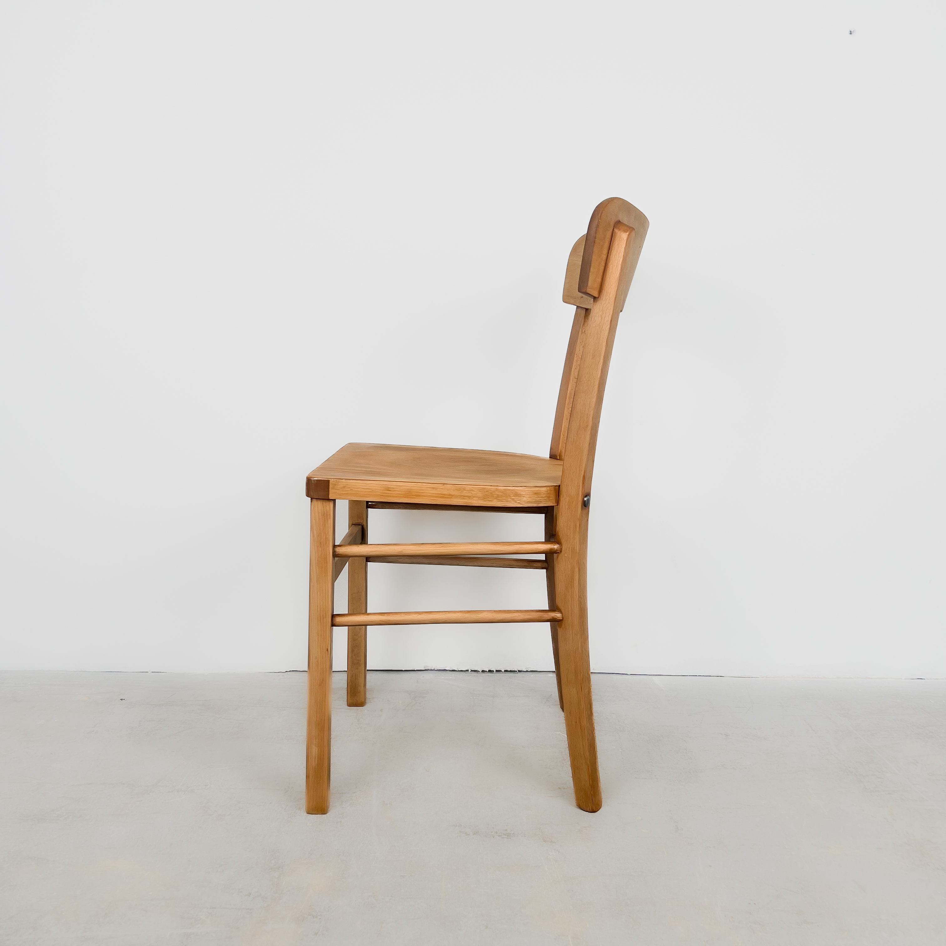 Elegante Frankfurter Stühle aus natürlichem Holz