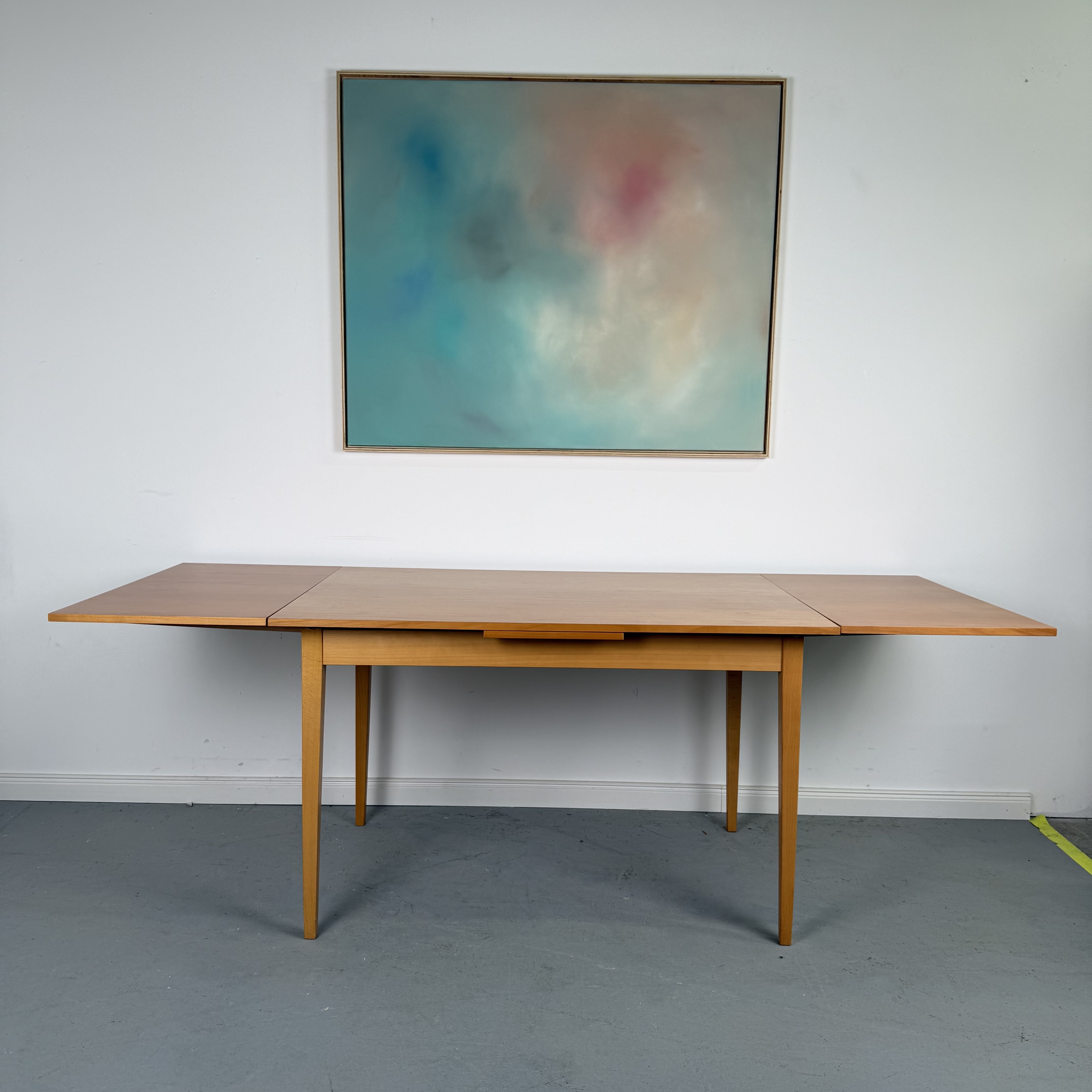 schicker 60er Jahre Tisch mit schöner Maserung