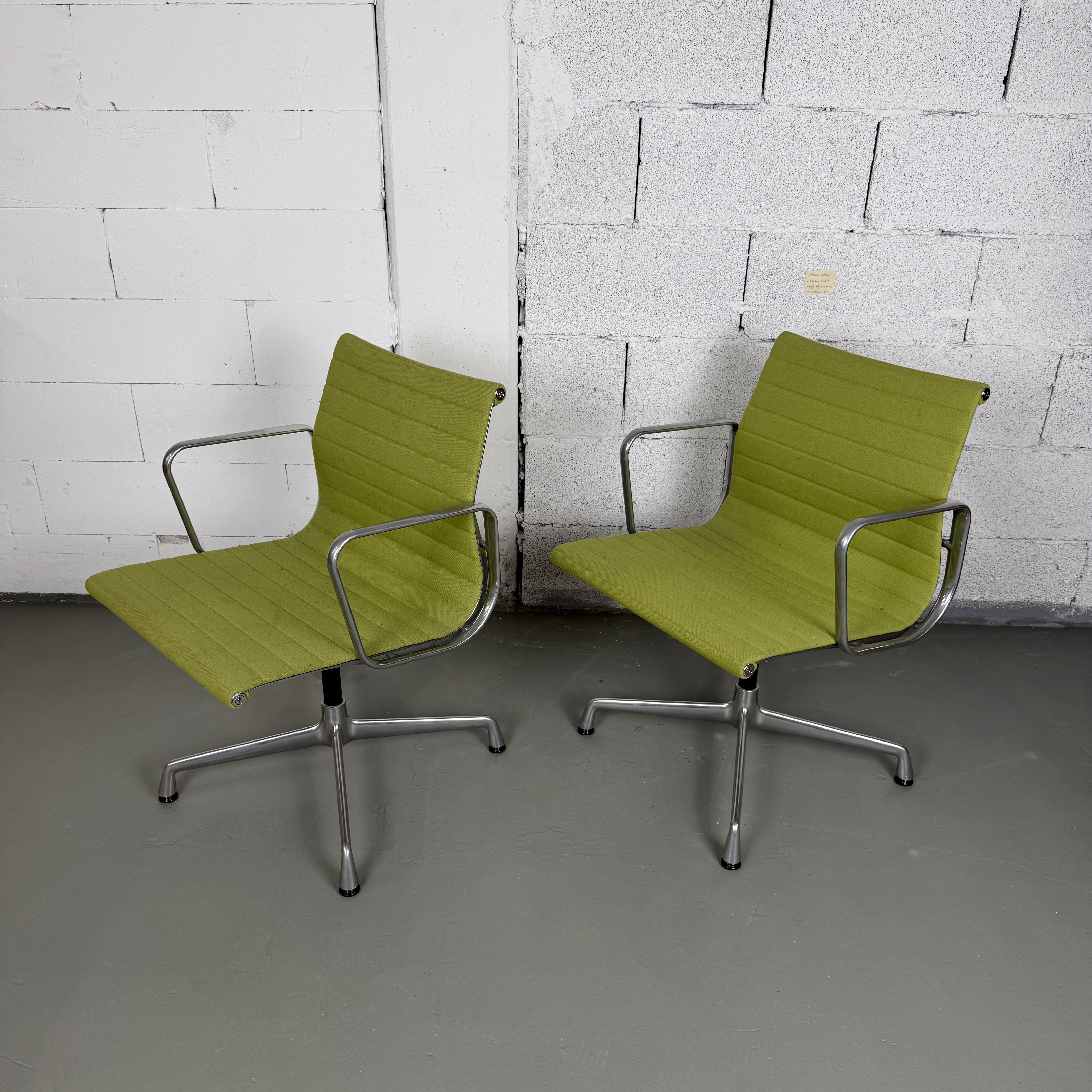 Vitra EA 108 Aluminium Stuhl