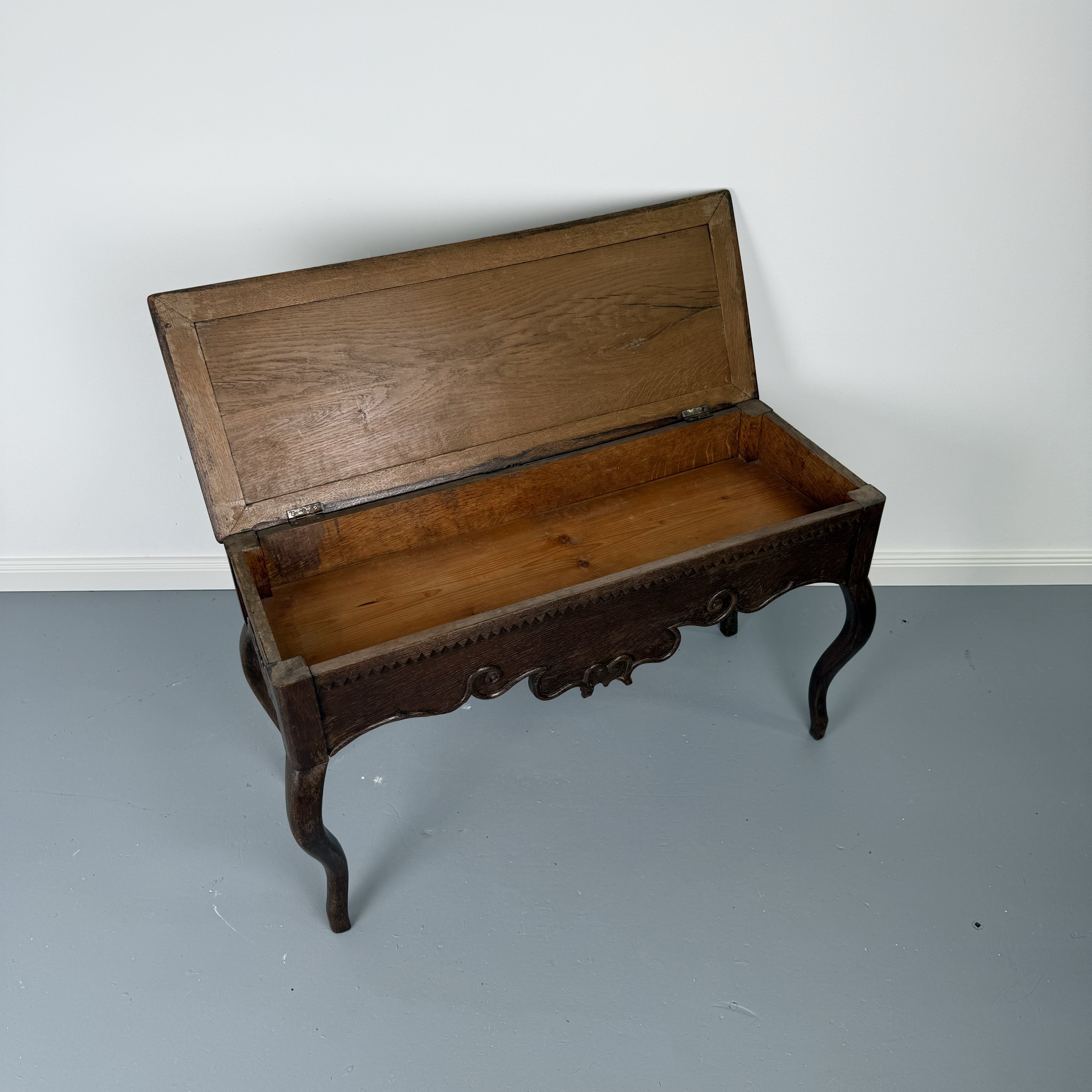 Wunderschöne Klavierbank aus dunklem Holz