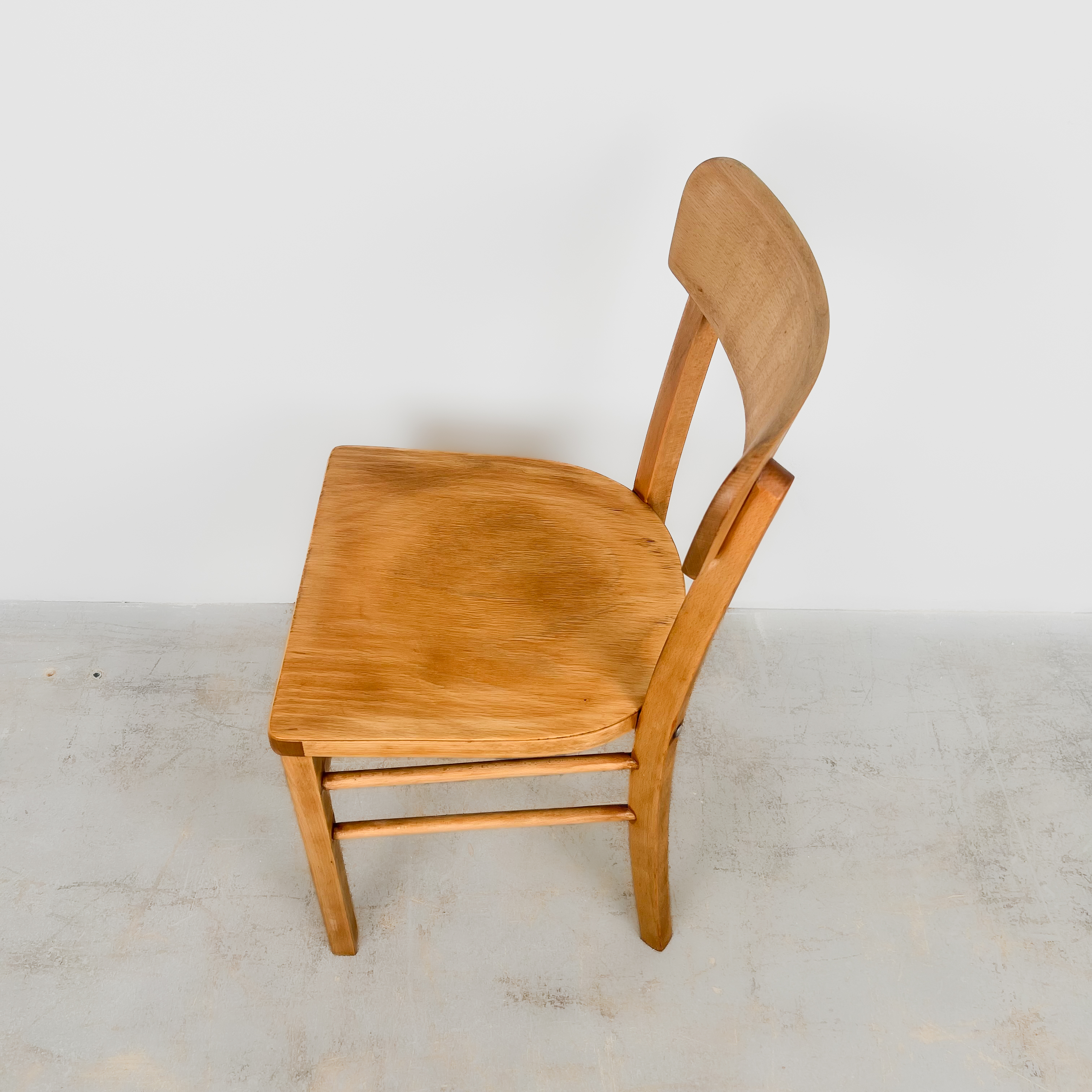 Elegante Frankfurter Stühle aus natürlichem Holz