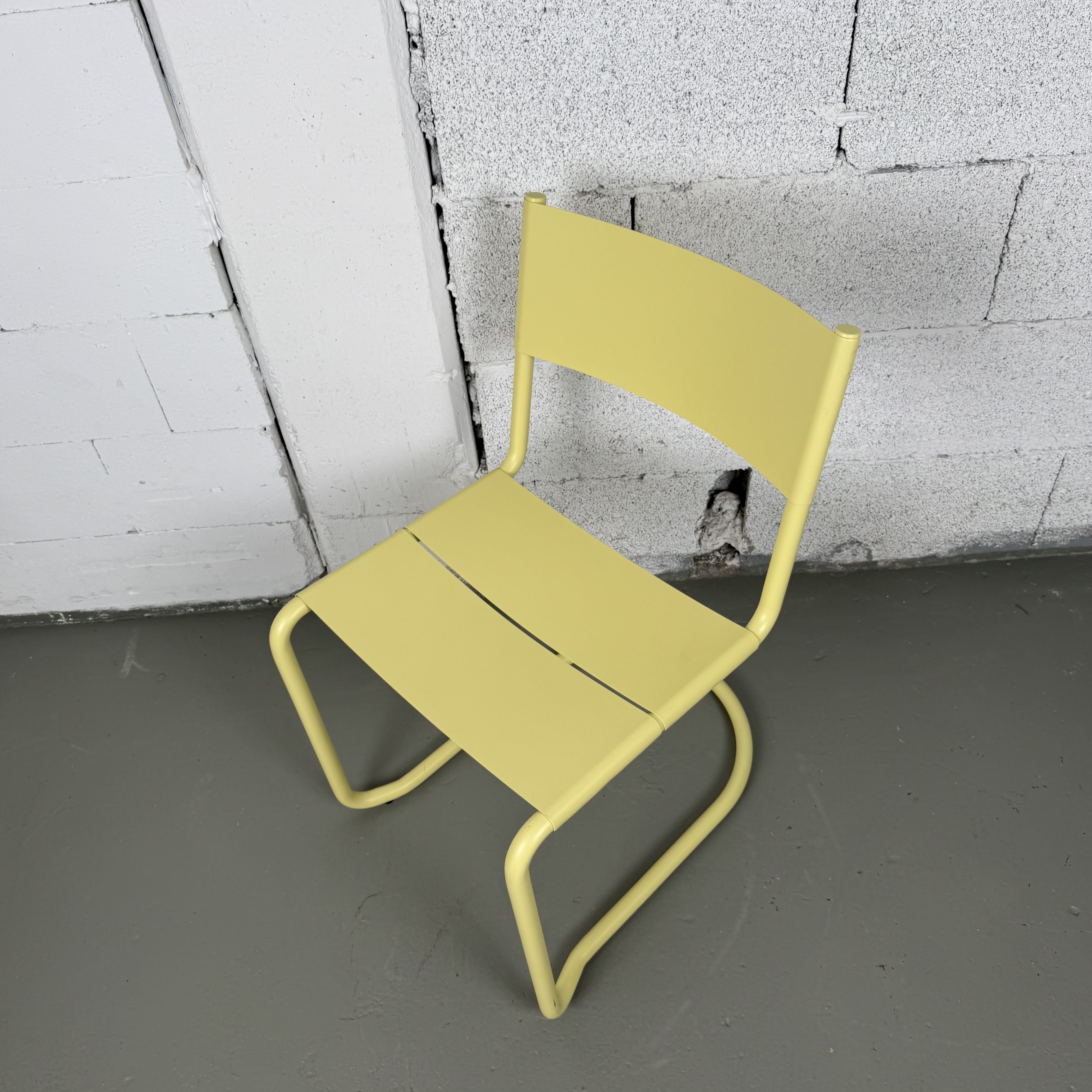 Nine Stuhl Sine in Gelb