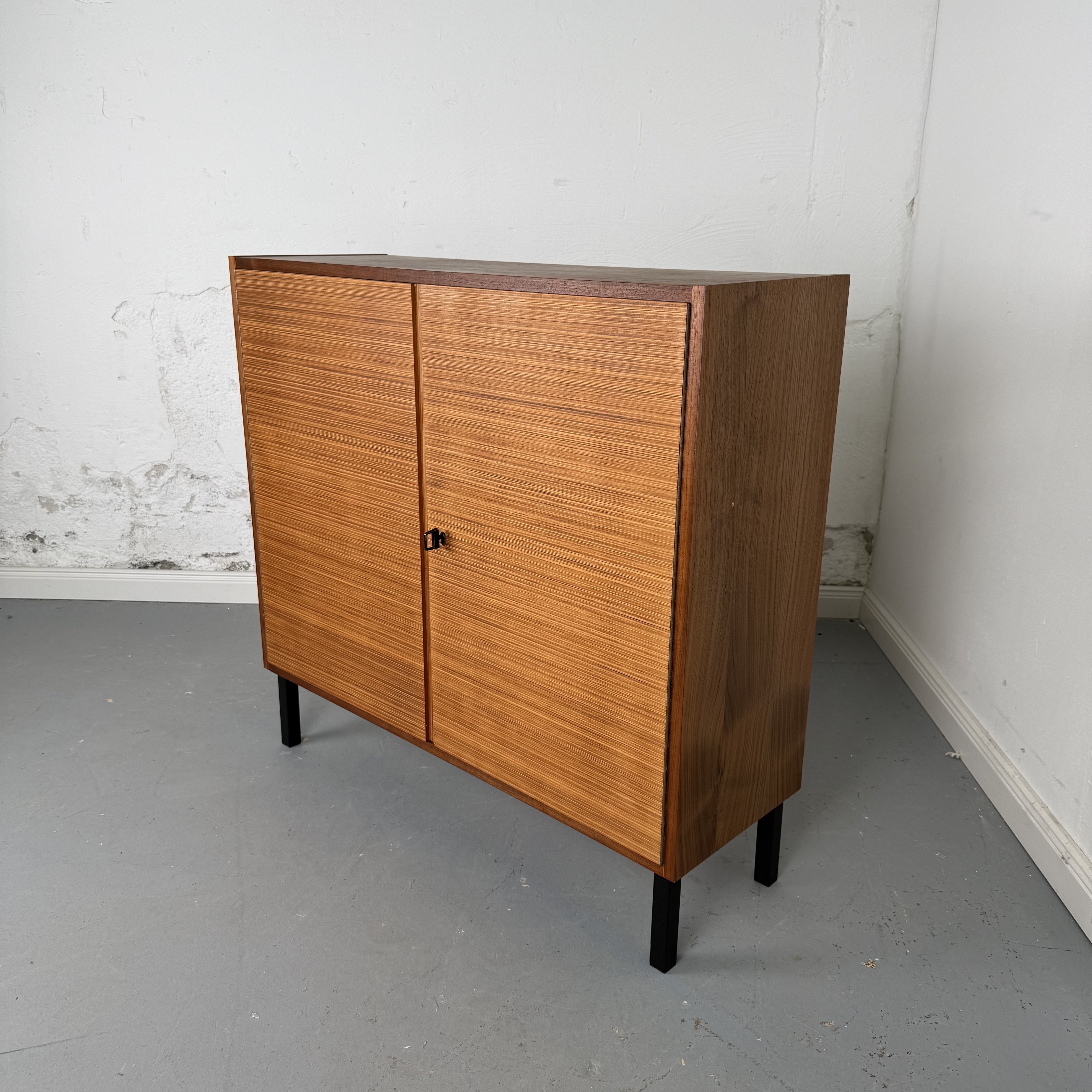 Charmante 60er Jahre Kommode Charmante 60er Jahre Kommode