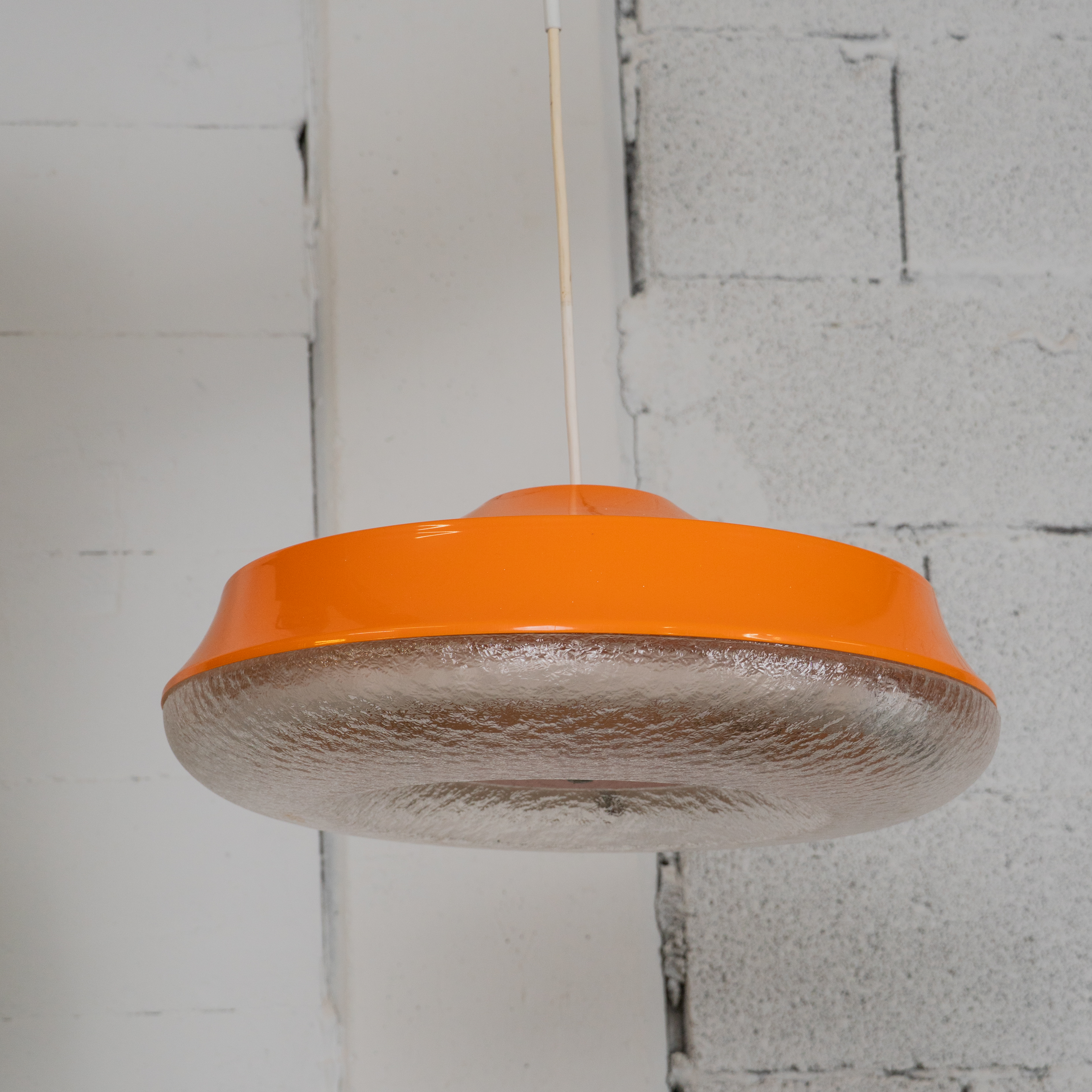 Orange Space Age Pendelleuchte aus Glas und Metall