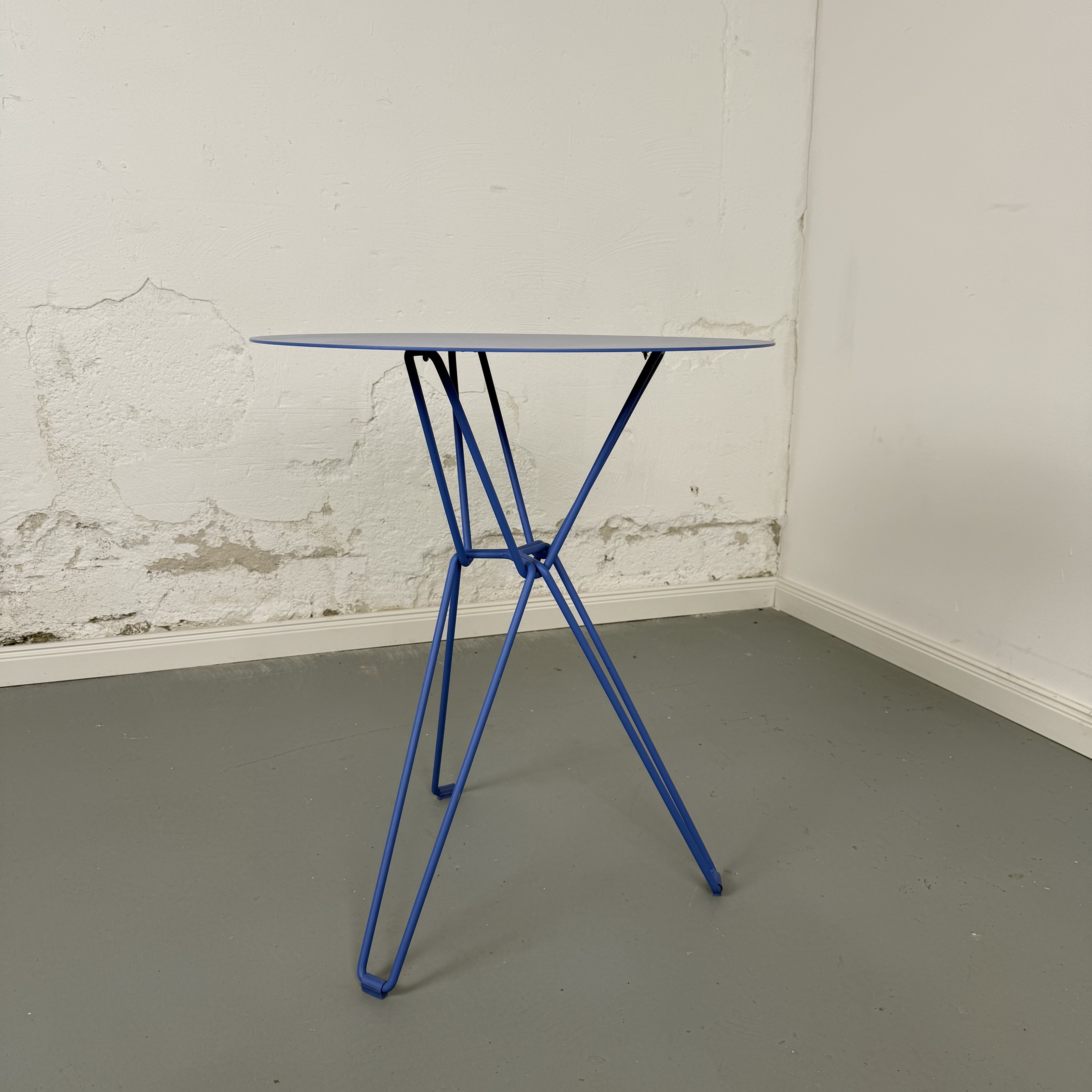 Tio Table von Massproductions