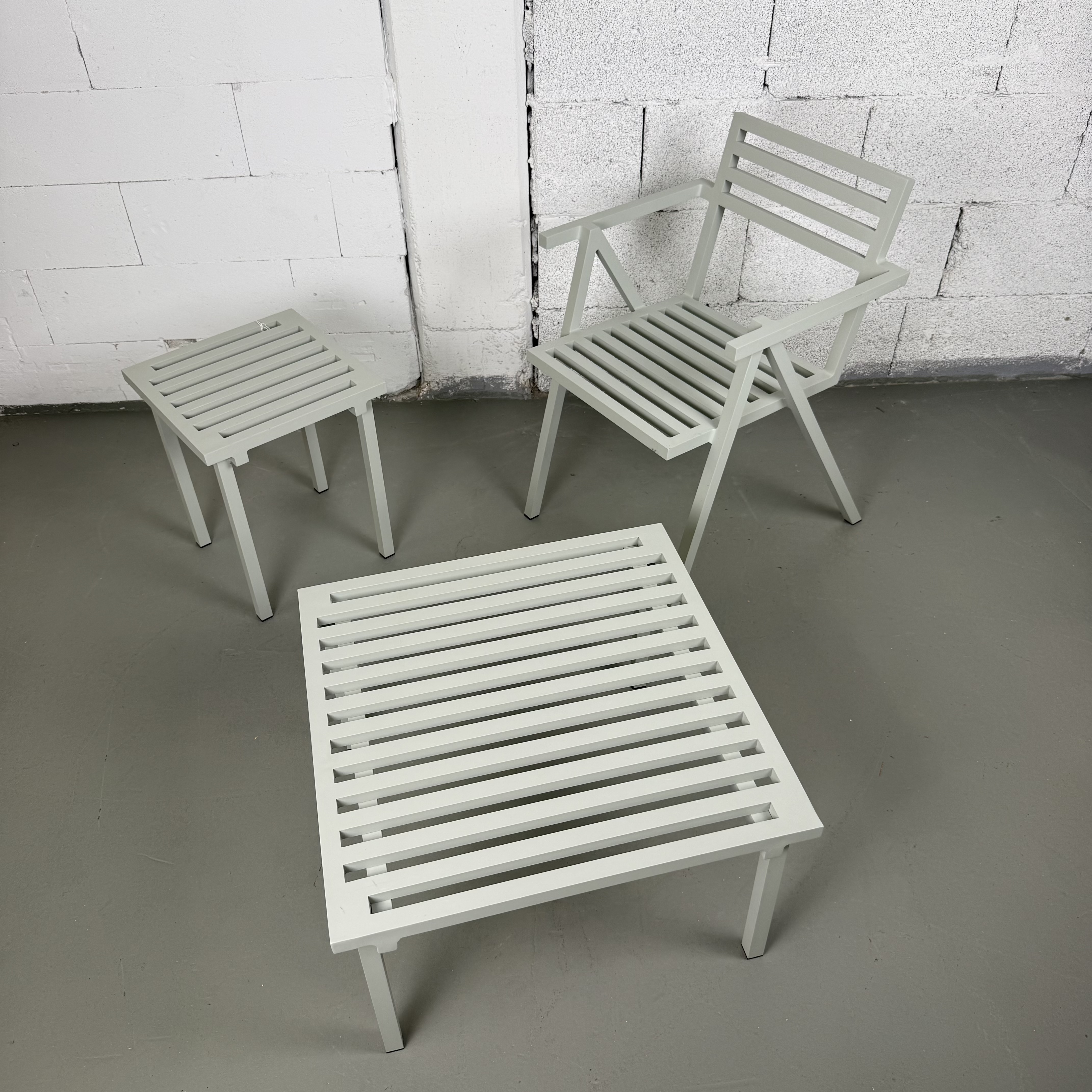 Nine 19 Outdoor Hocker