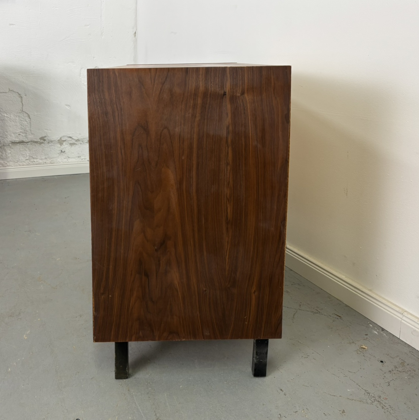 Zeitlose Schiebekommode aus den 60er-Jahren