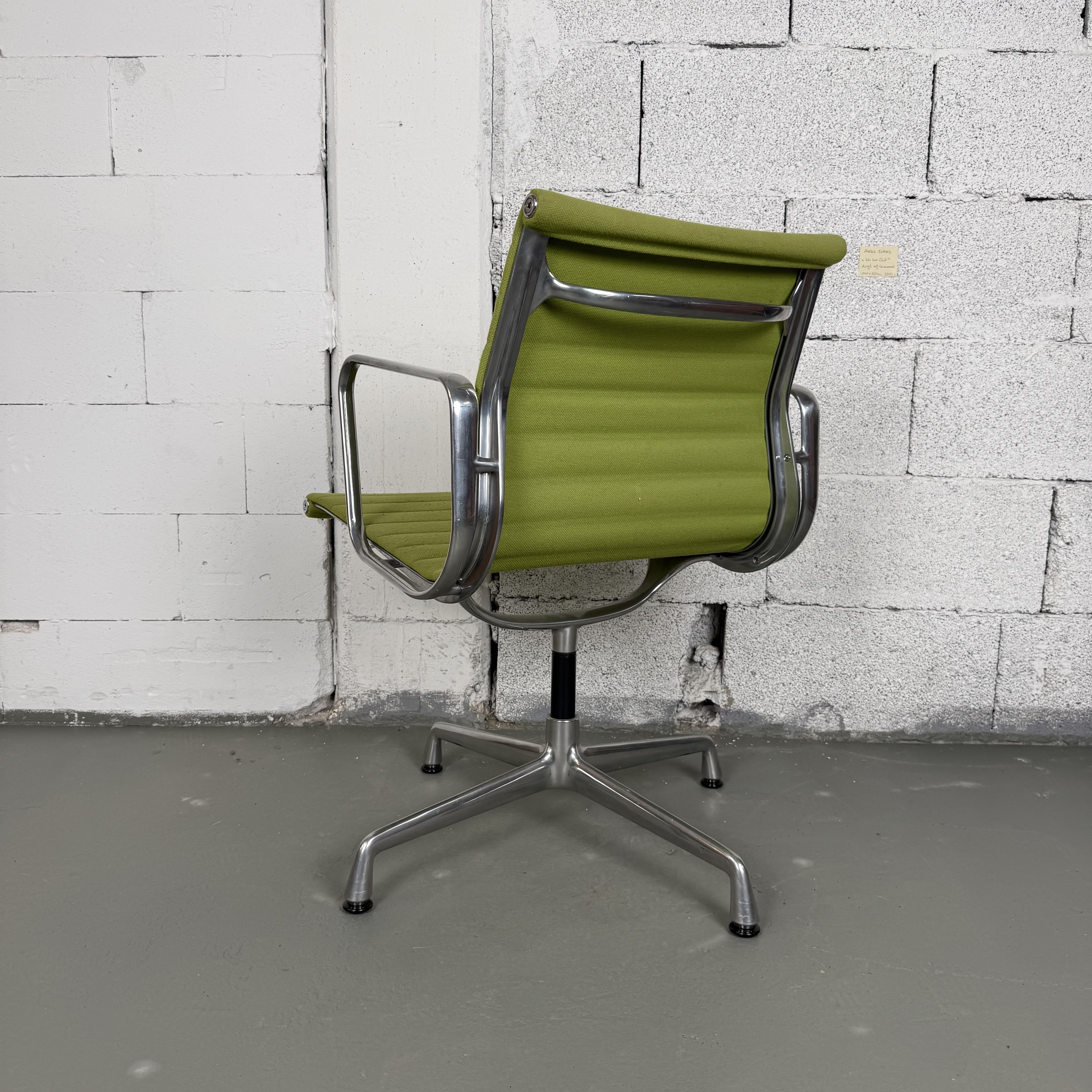 Vitra EA 108 Aluminium Stuhl