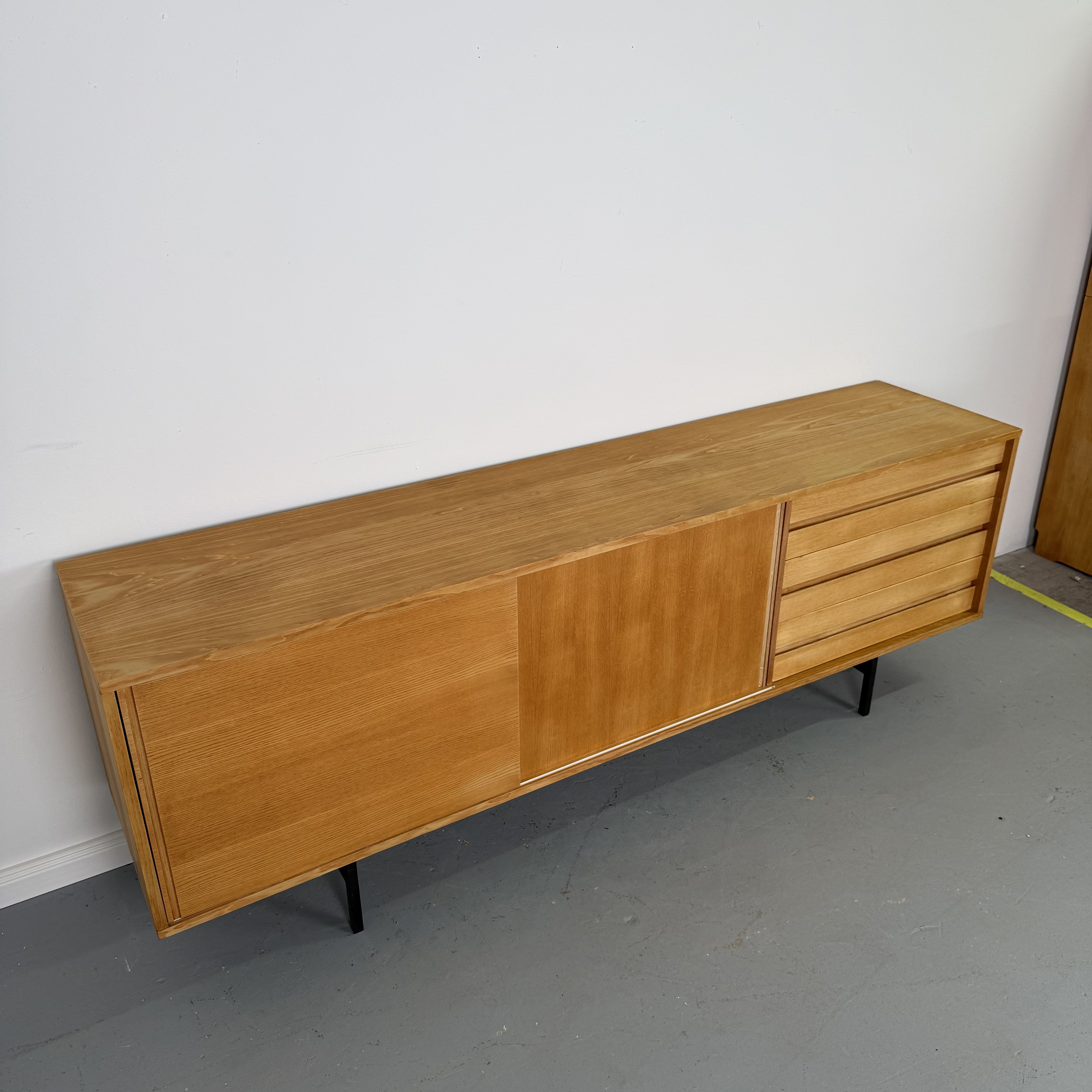Wunderschönes Sideboard aus Esche von Deutschen Werkstätten Wunderschönes Sideboard aus Esche von Deutschen Werkstätten