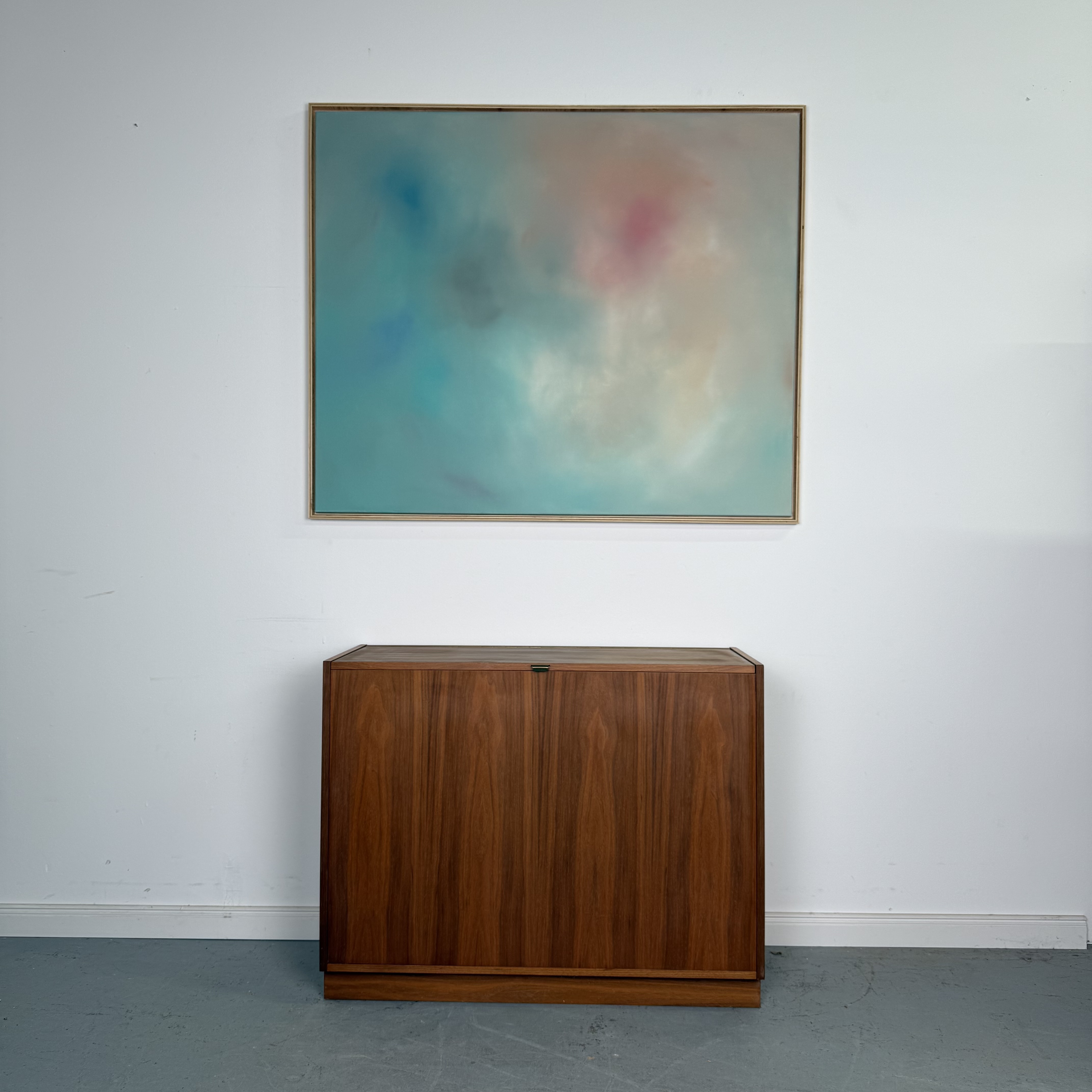 Süße Truhe aus Nussbaumholz aus den 1960er Jahren