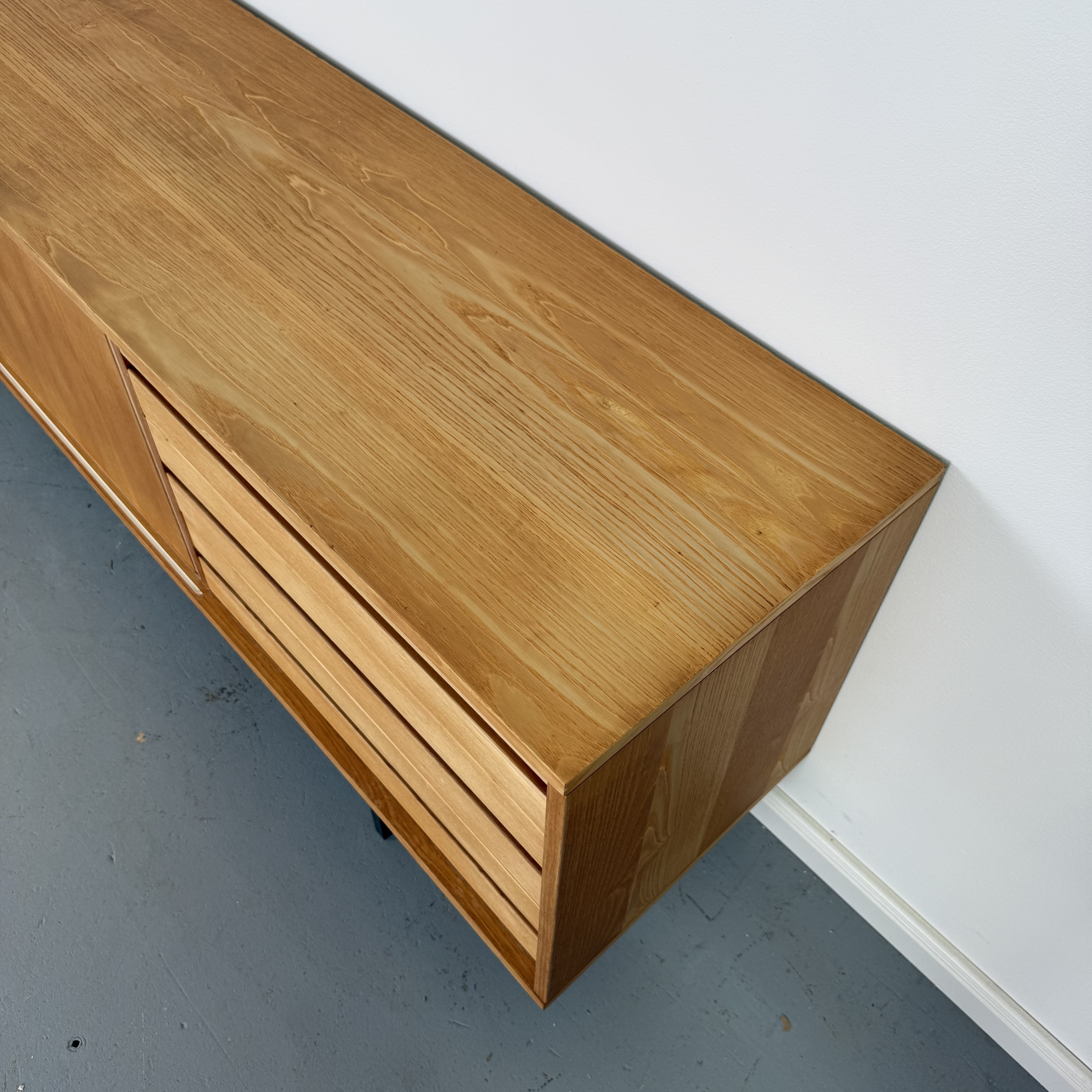 Wunderschönes Sideboard aus Esche von Deutschen Werkstätten Wunderschönes Sideboard aus Esche von Deutschen Werkstätten