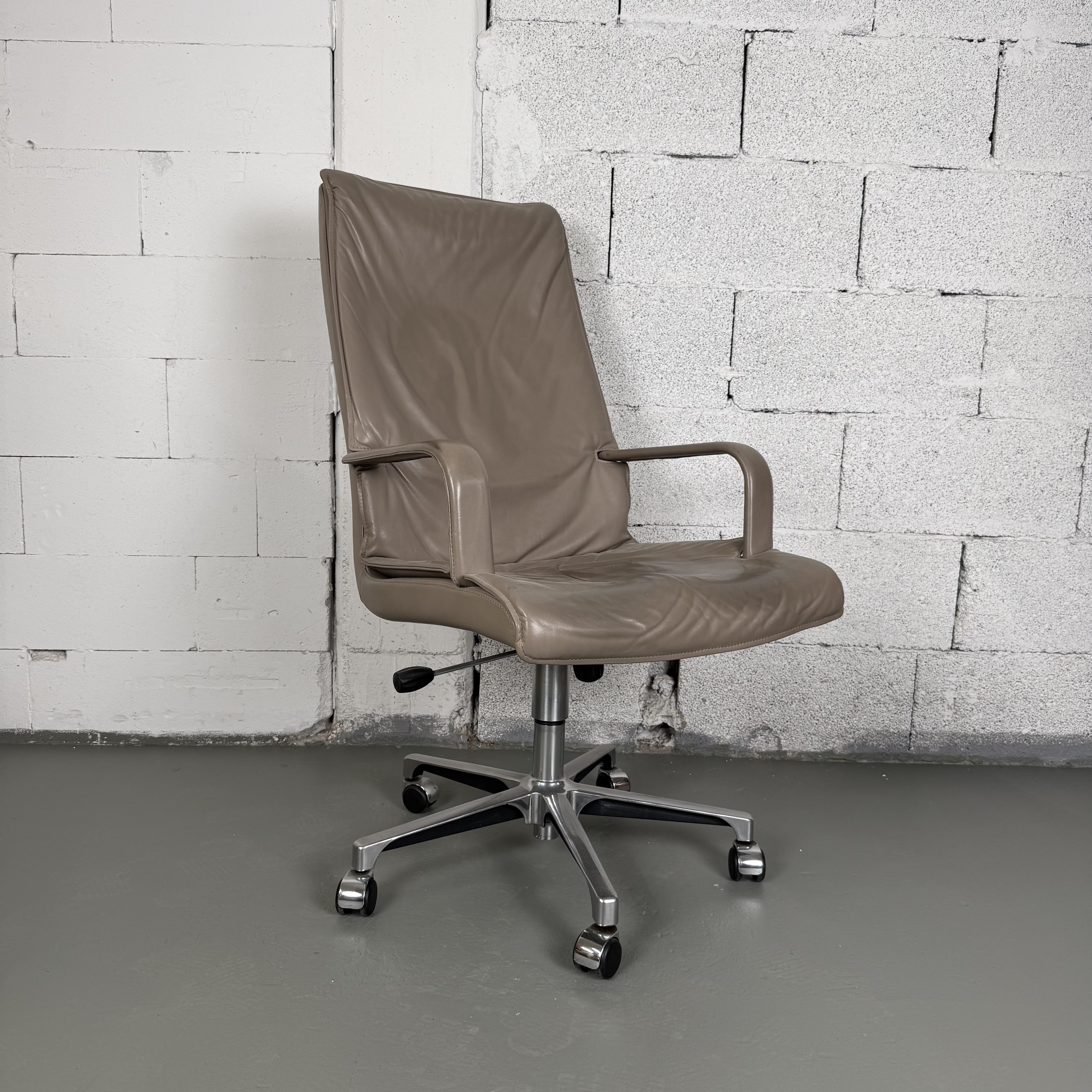 Bürodrehstuhl aus Leder