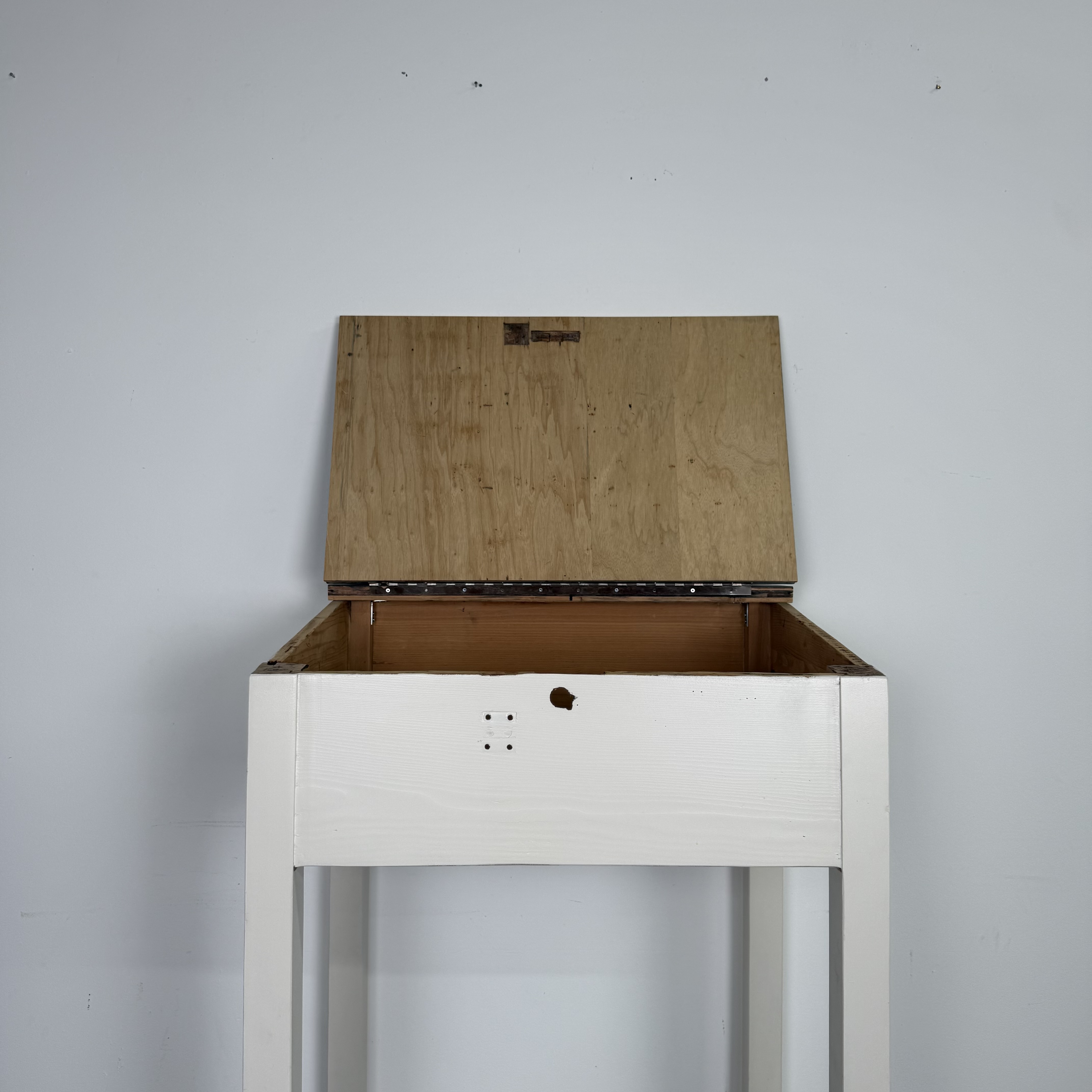 Charmantes Vintage Stehpult in Cremeweiß