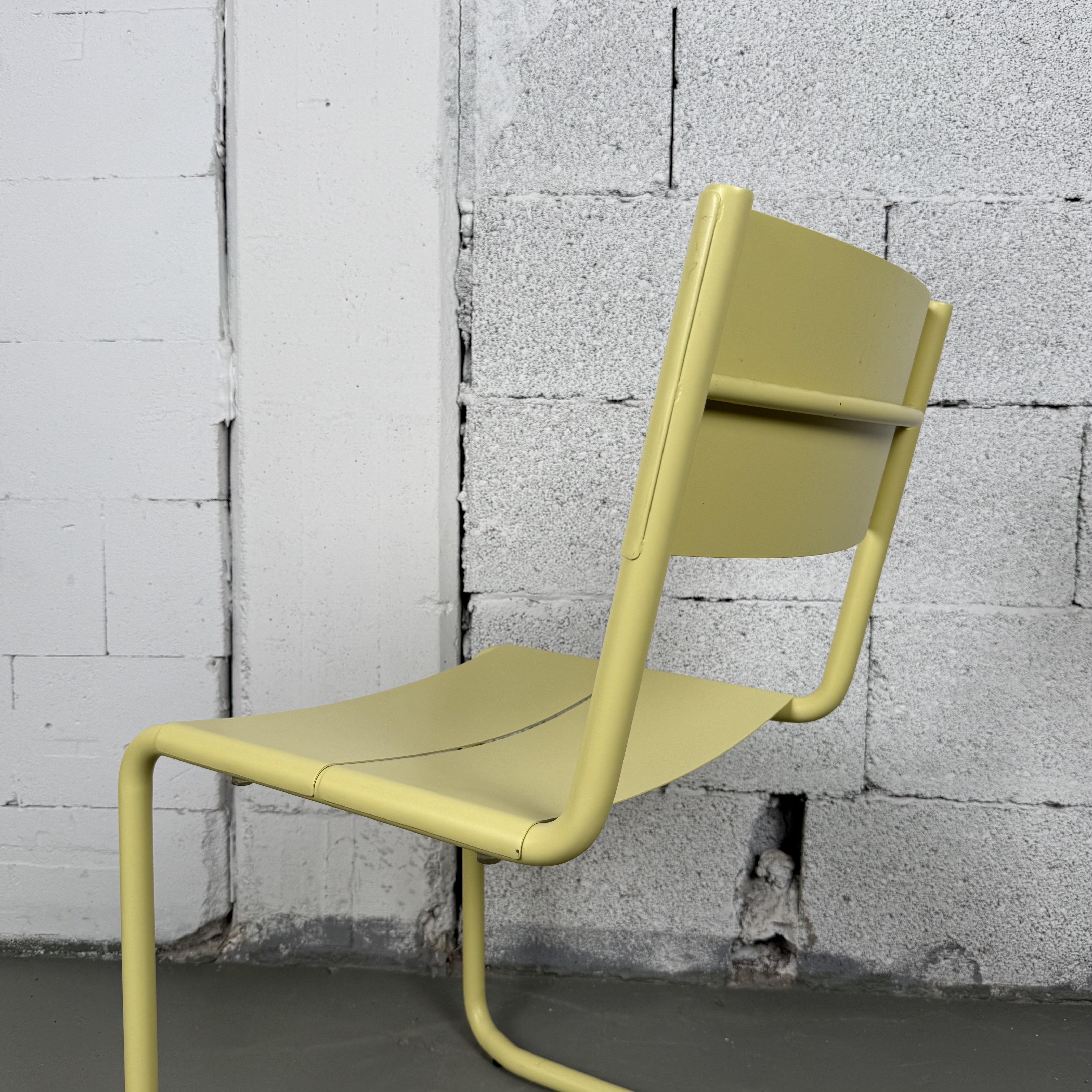 Nine Stuhl Sine in Gelb