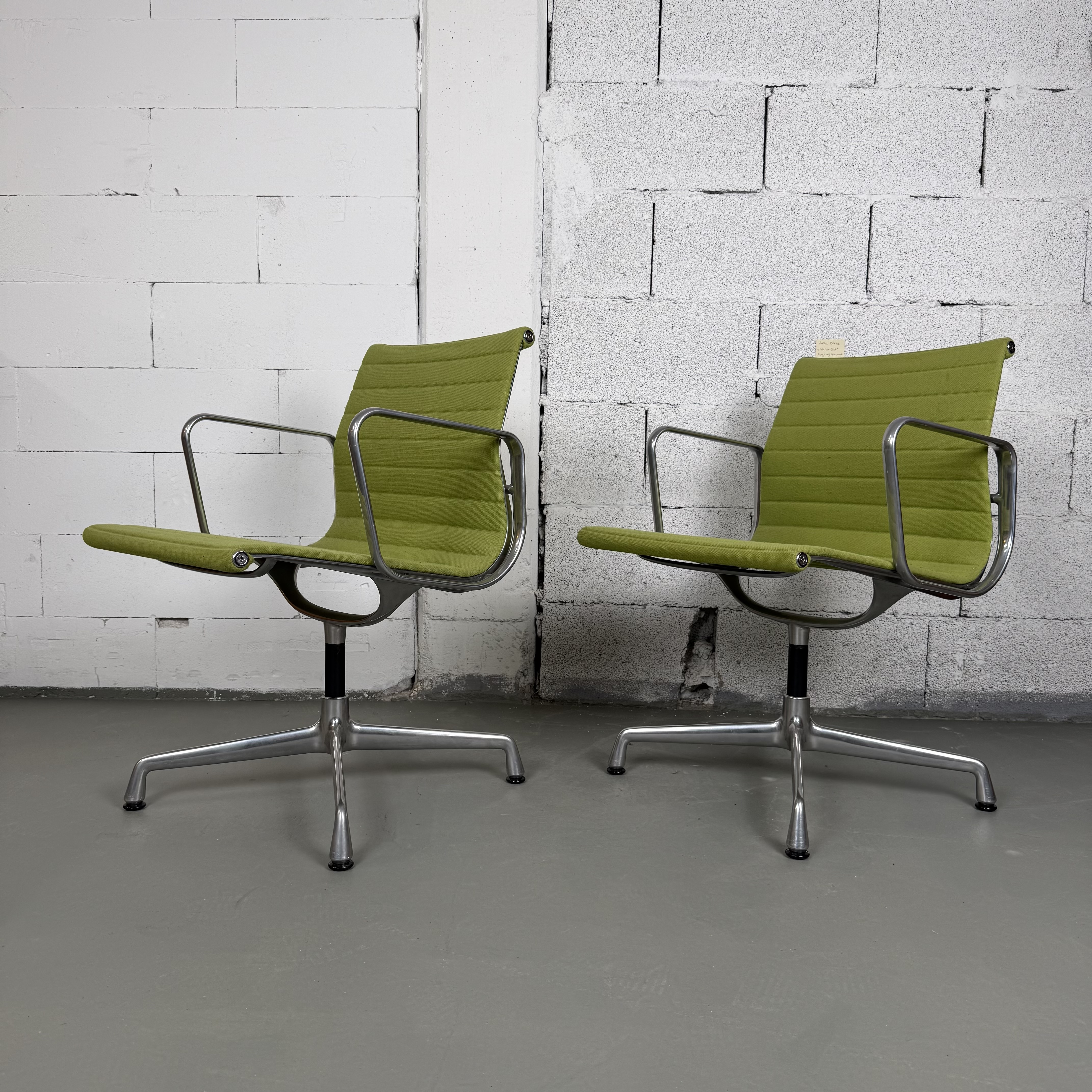 Vitra EA 108 Aluminium Stuhl