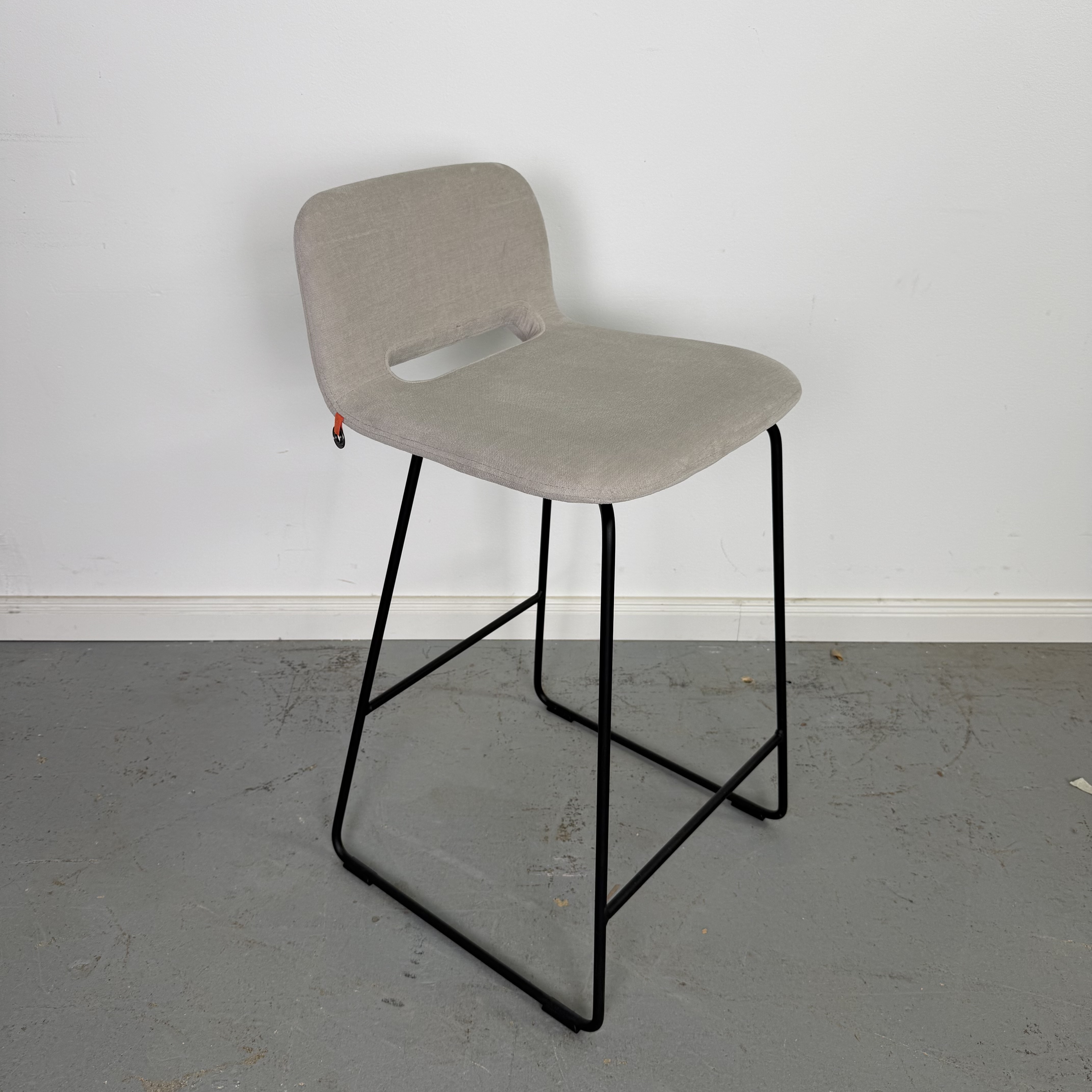 Barhocker Pamp C1610 in Mystic Beige von Mobitec