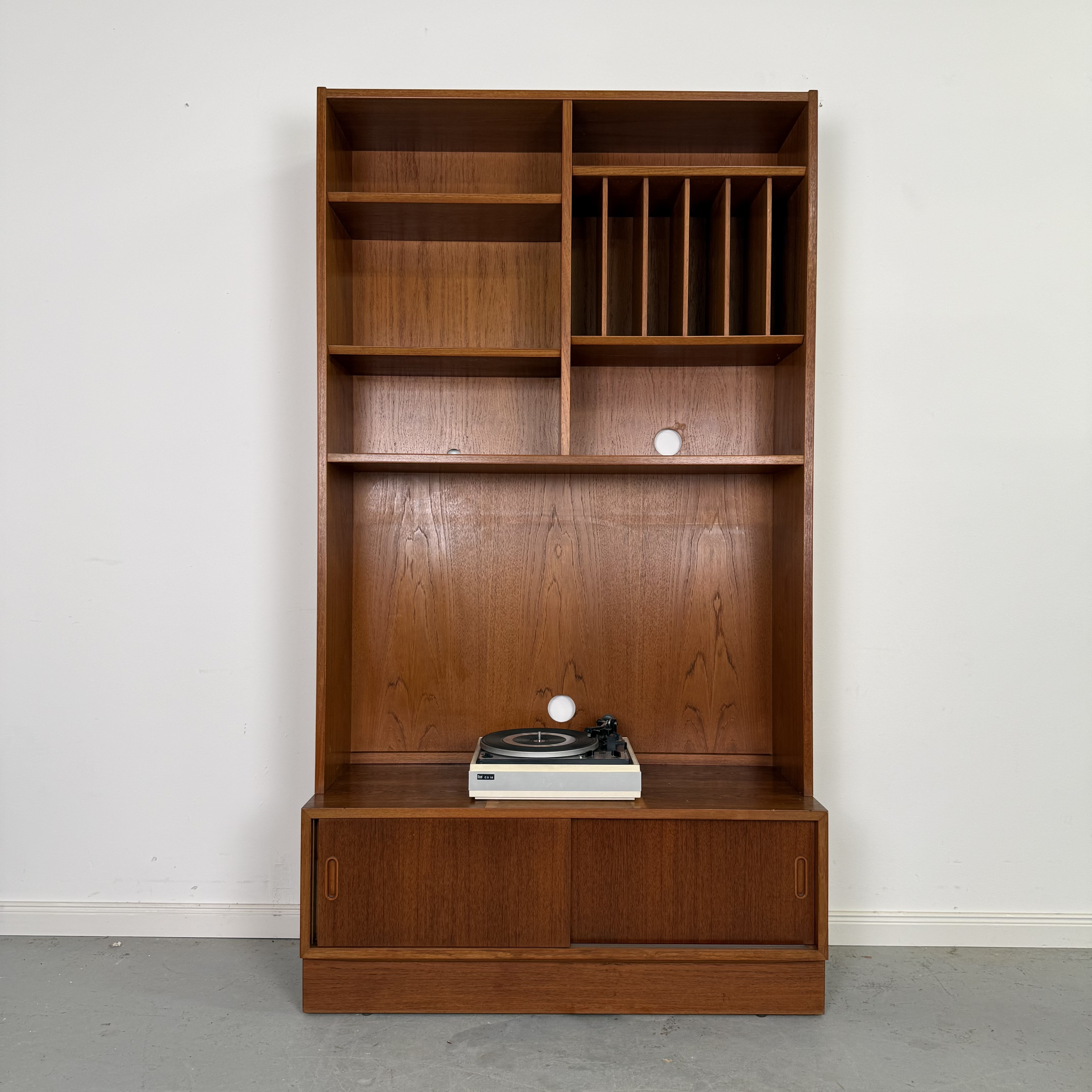 wunderschöner Teak Schallplattenschrank