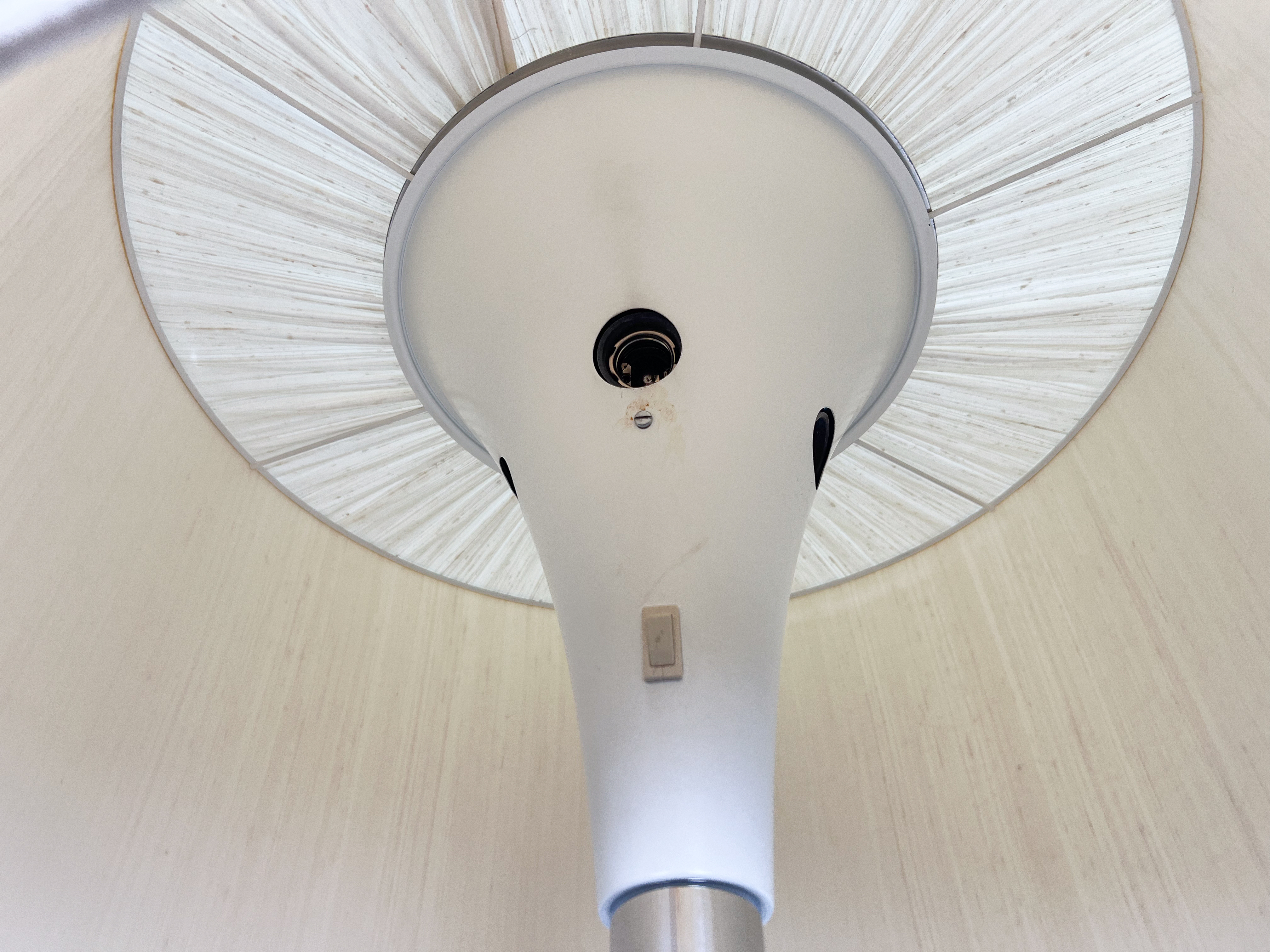 Stehlampe mit Chromfuß