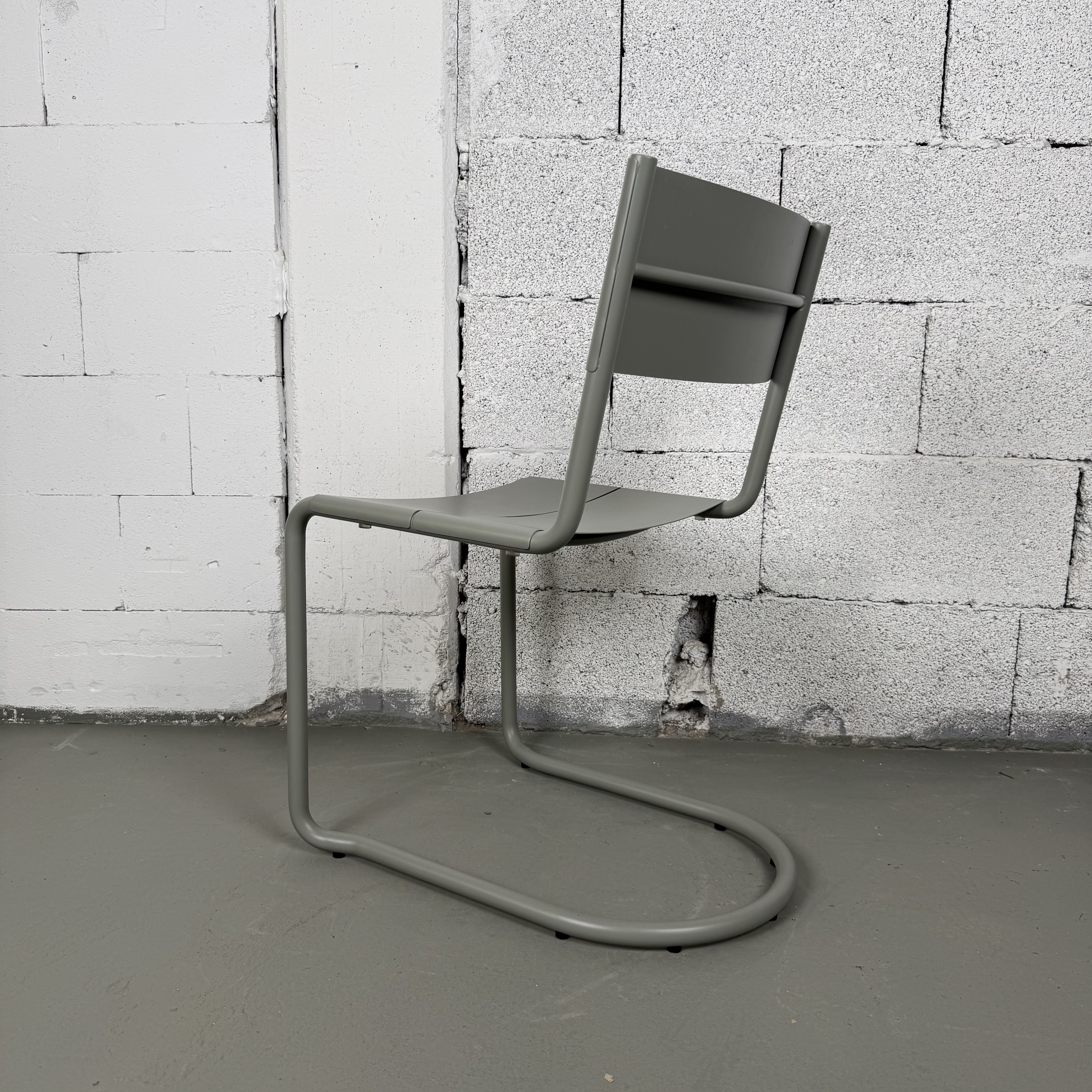 Nine Stuhl Sine in Grau