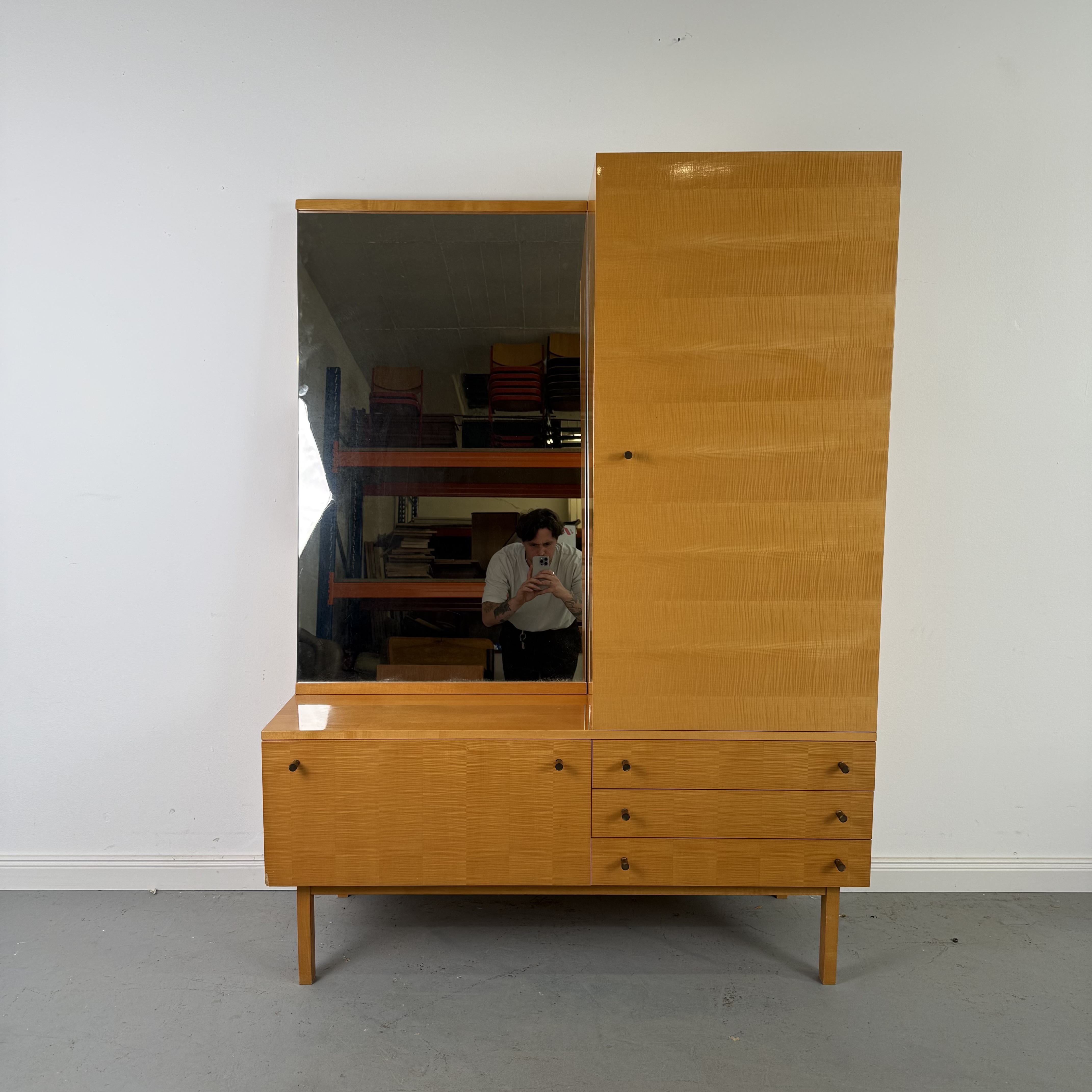 schicker 60er Jahre Spiegelschrank