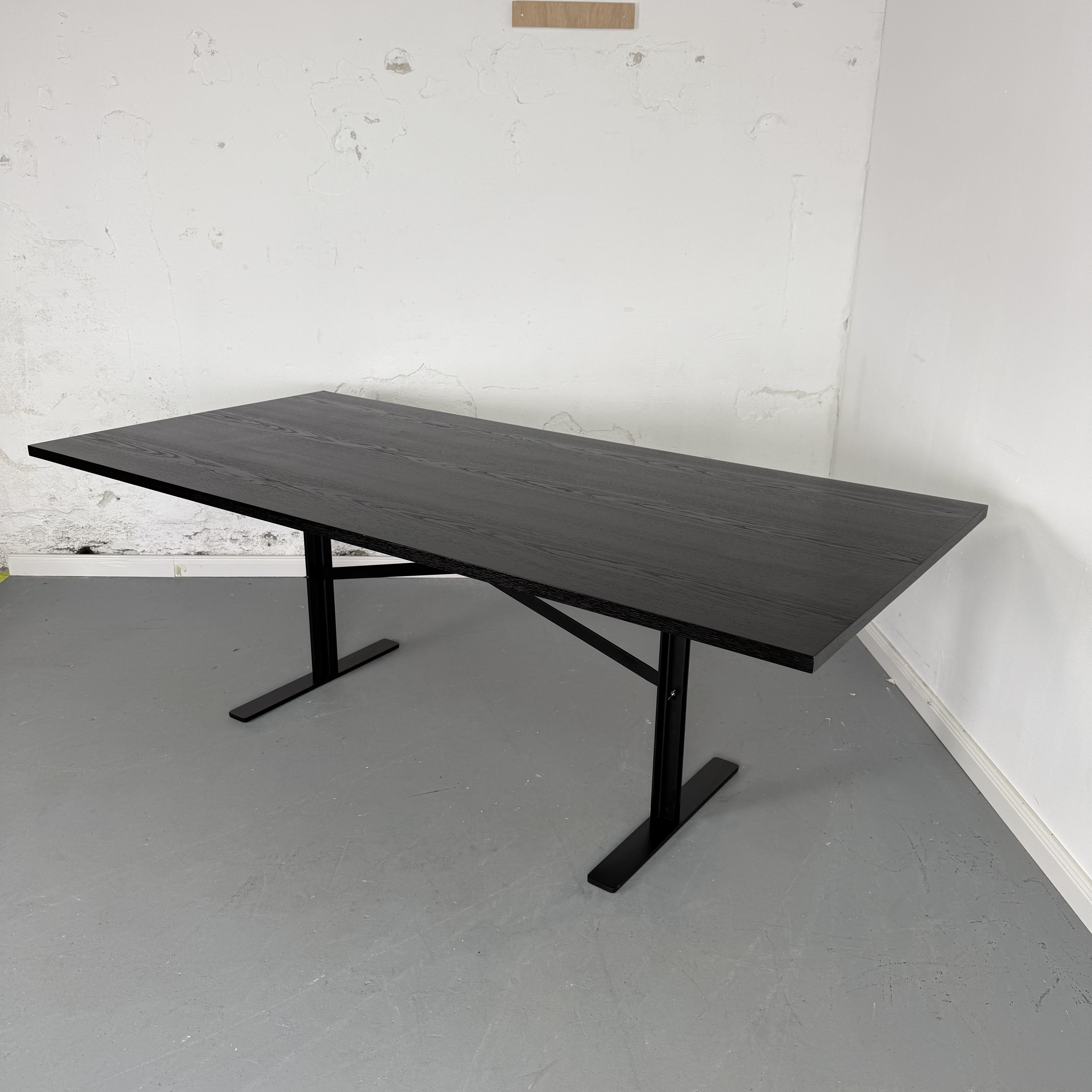 Ferric Tisch von Chris Martin für Massproduction