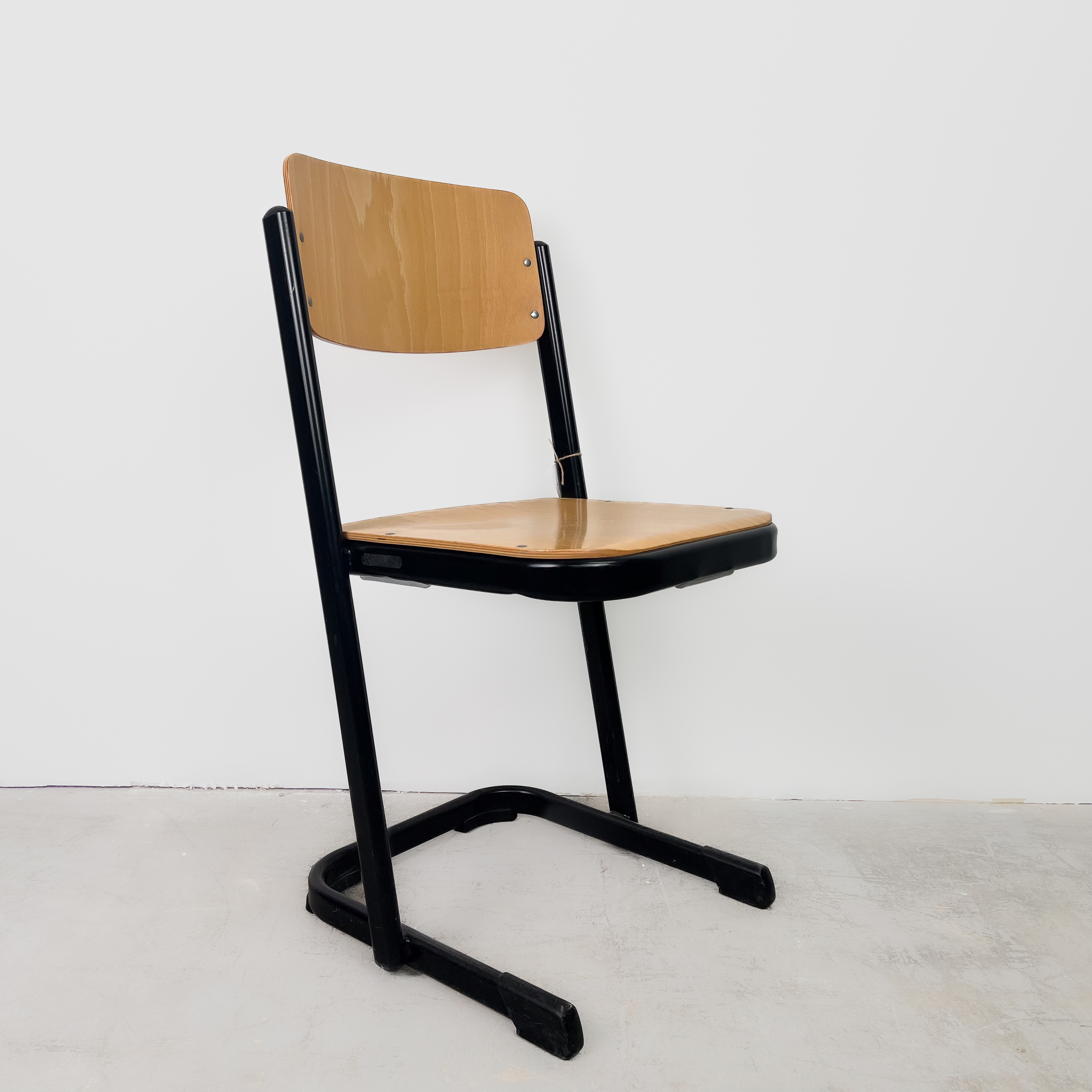 Schwarzer Schulstuhl