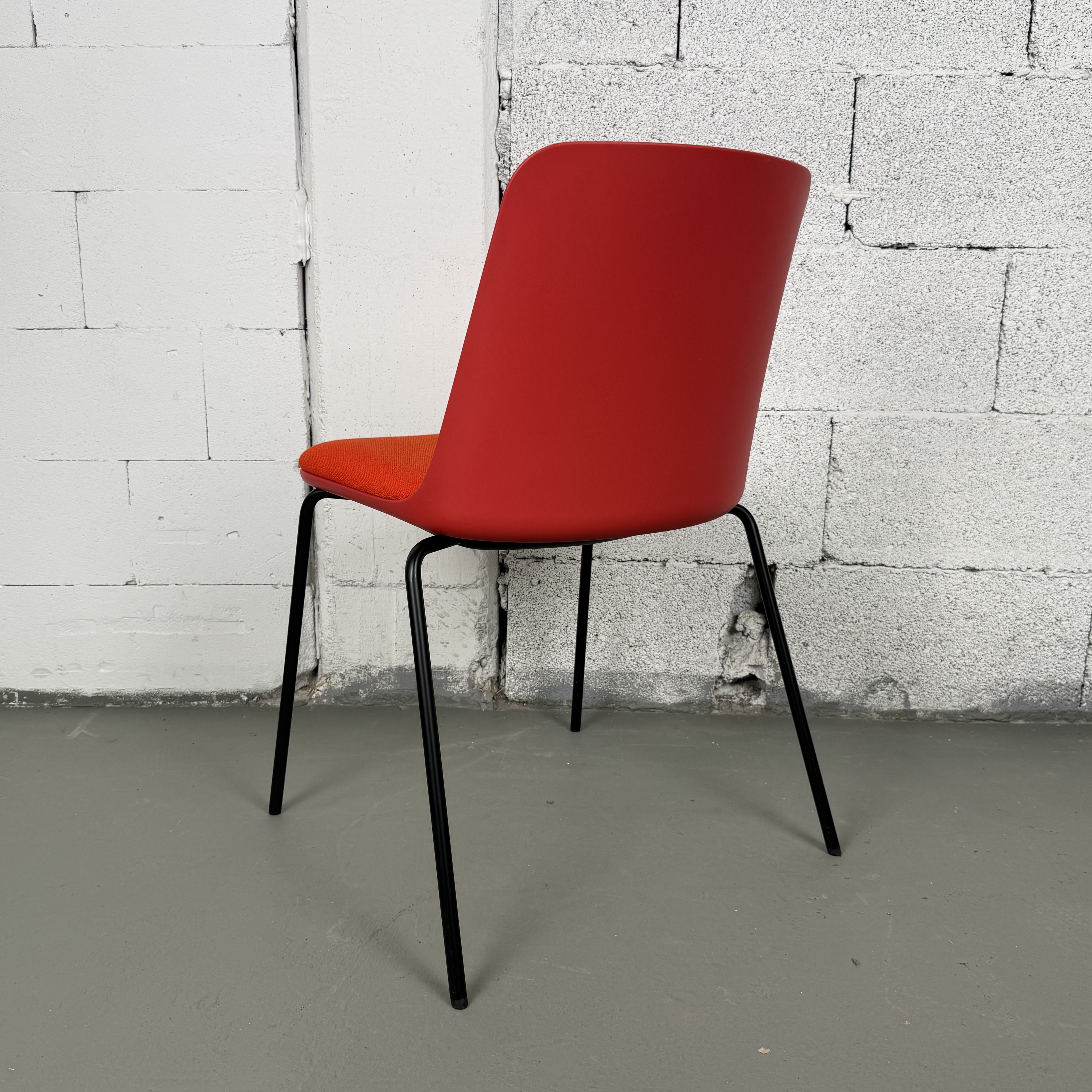 &Tradition Rely HW66 Stuhl in Rot – moderner Designstuhl