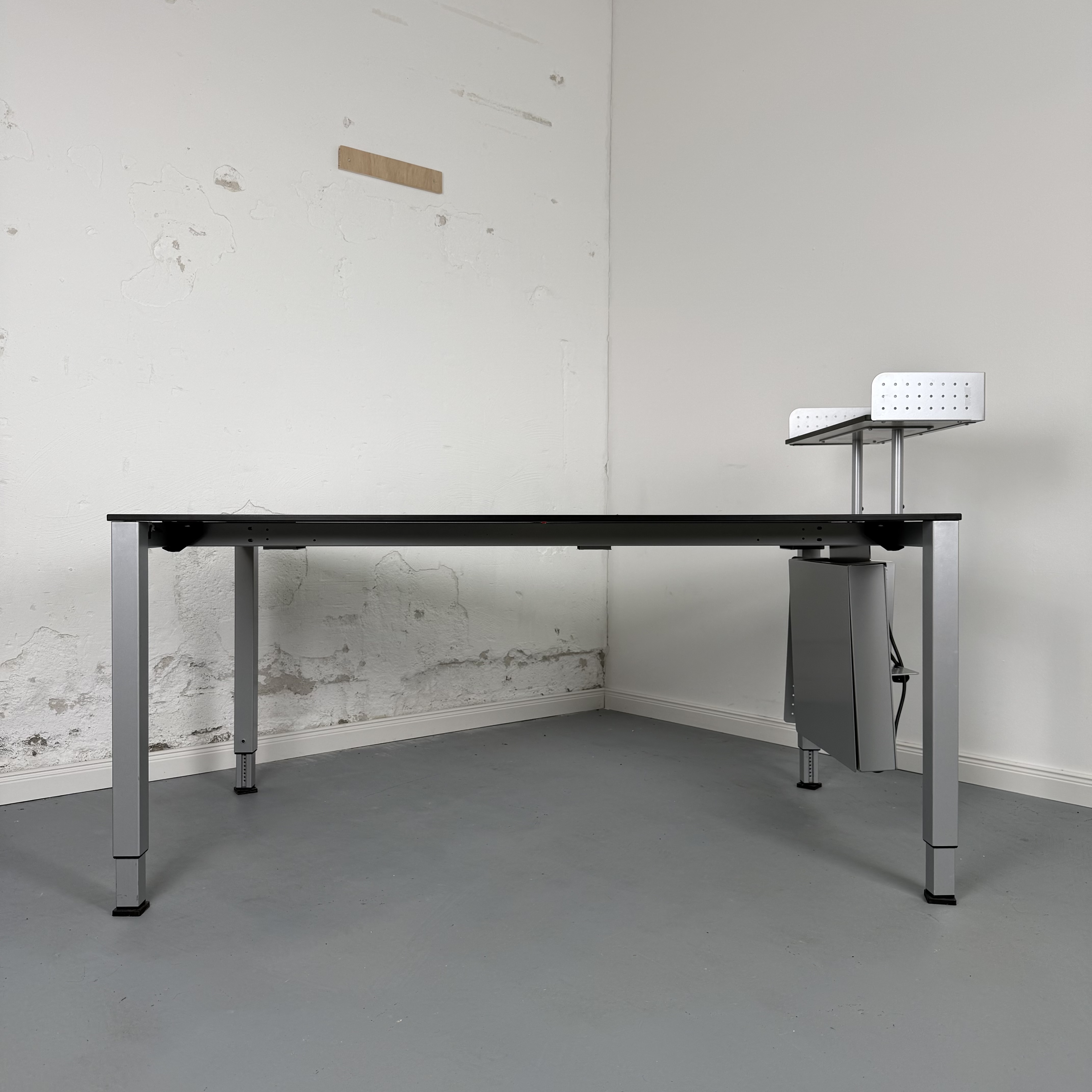 Verstellbarer Büroschreibtisch von König + Neurath