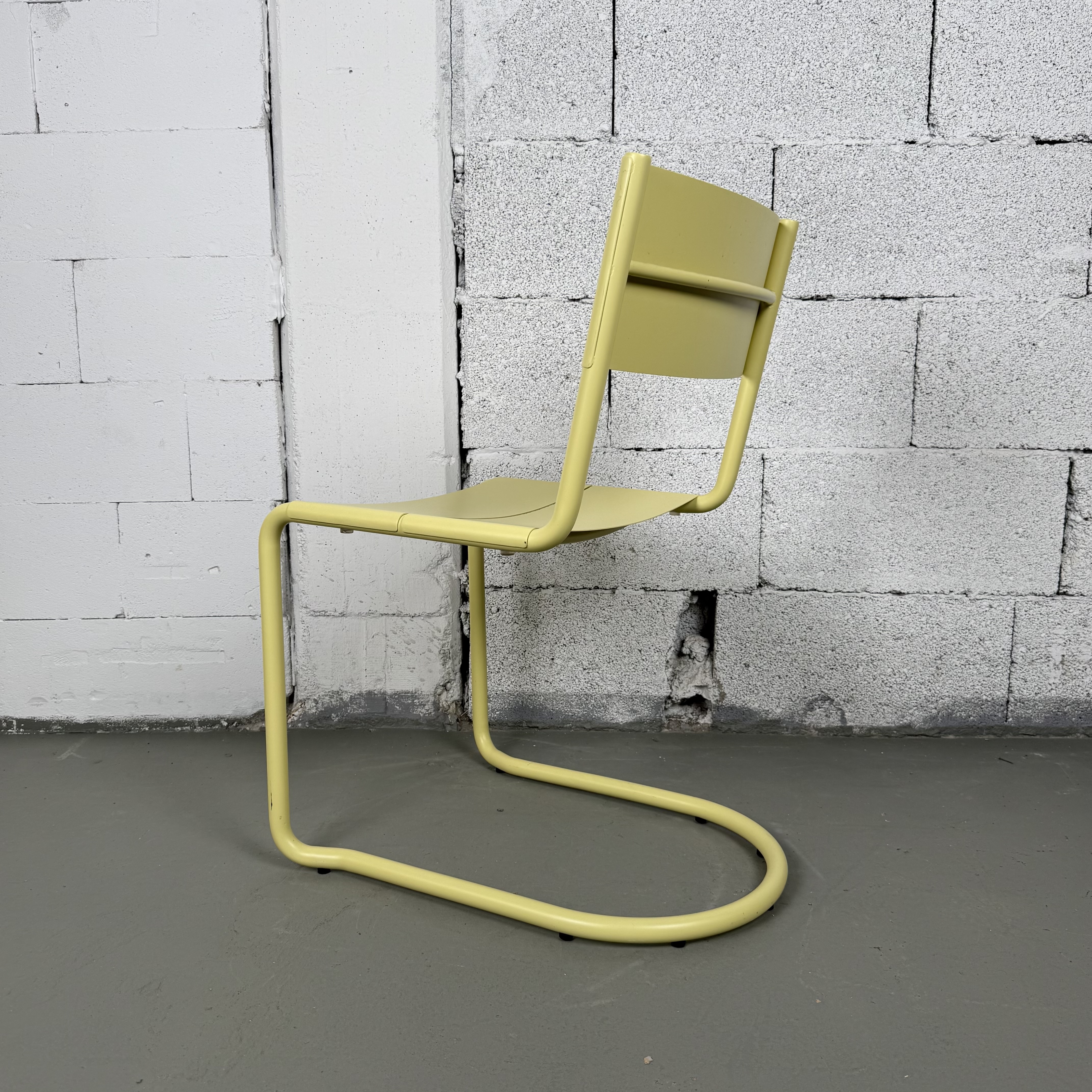 Nine Stuhl Sine in Gelb