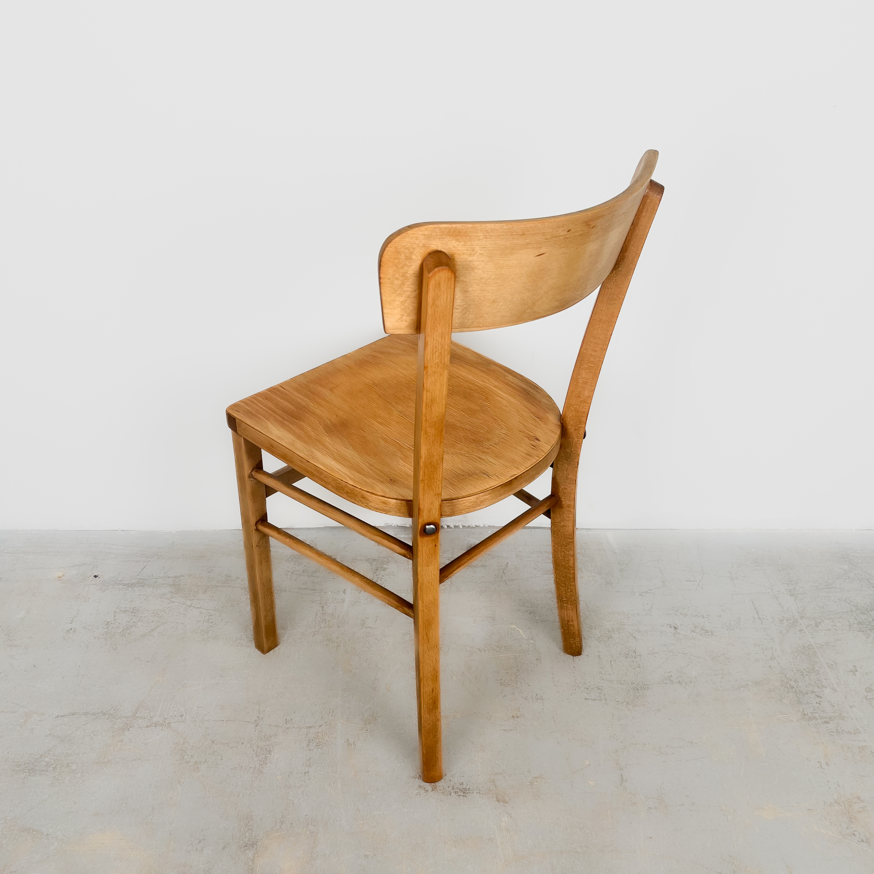 Elegante Frankfurter Stühle aus natürlichem Holz