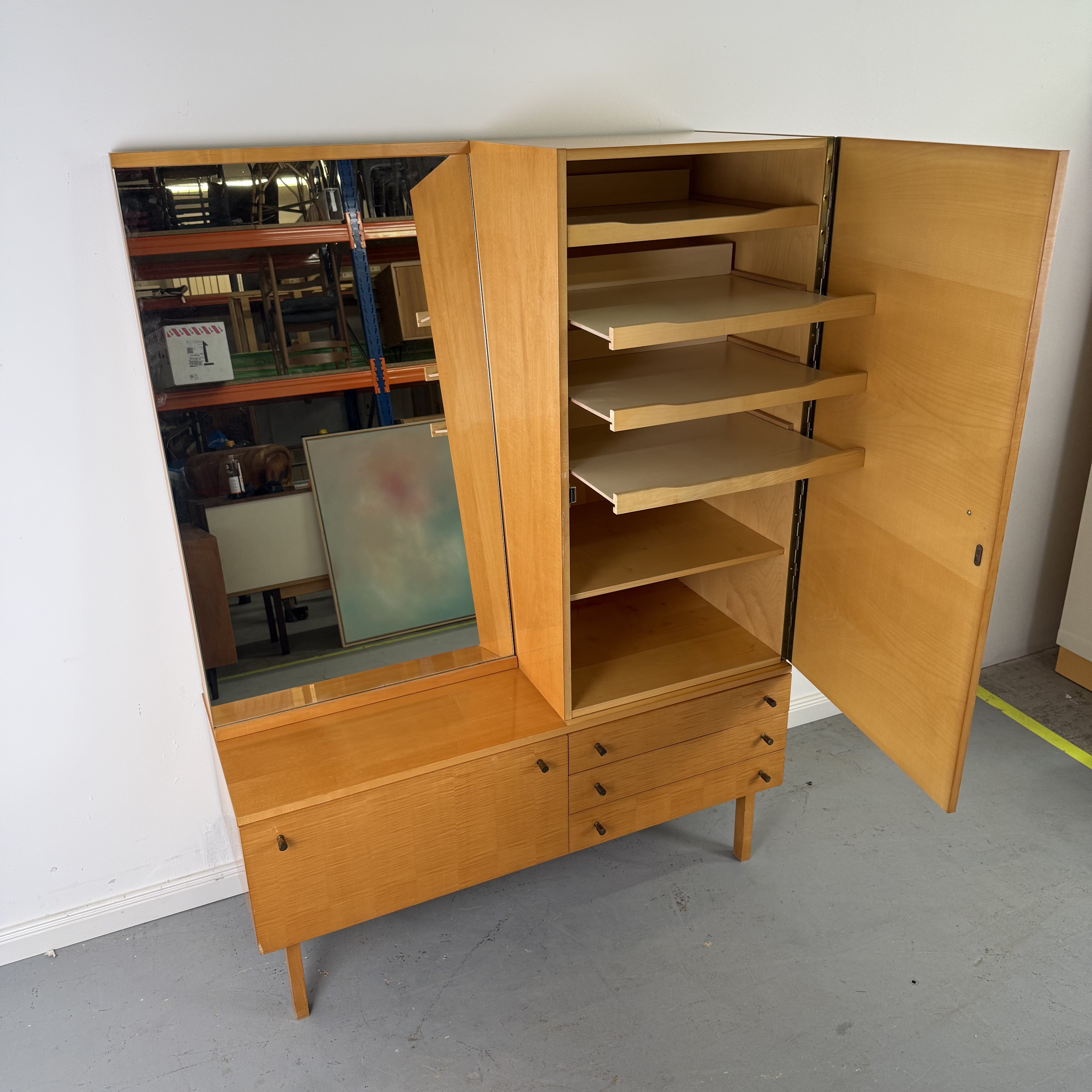 schicker 60er Jahre Spiegelschrank