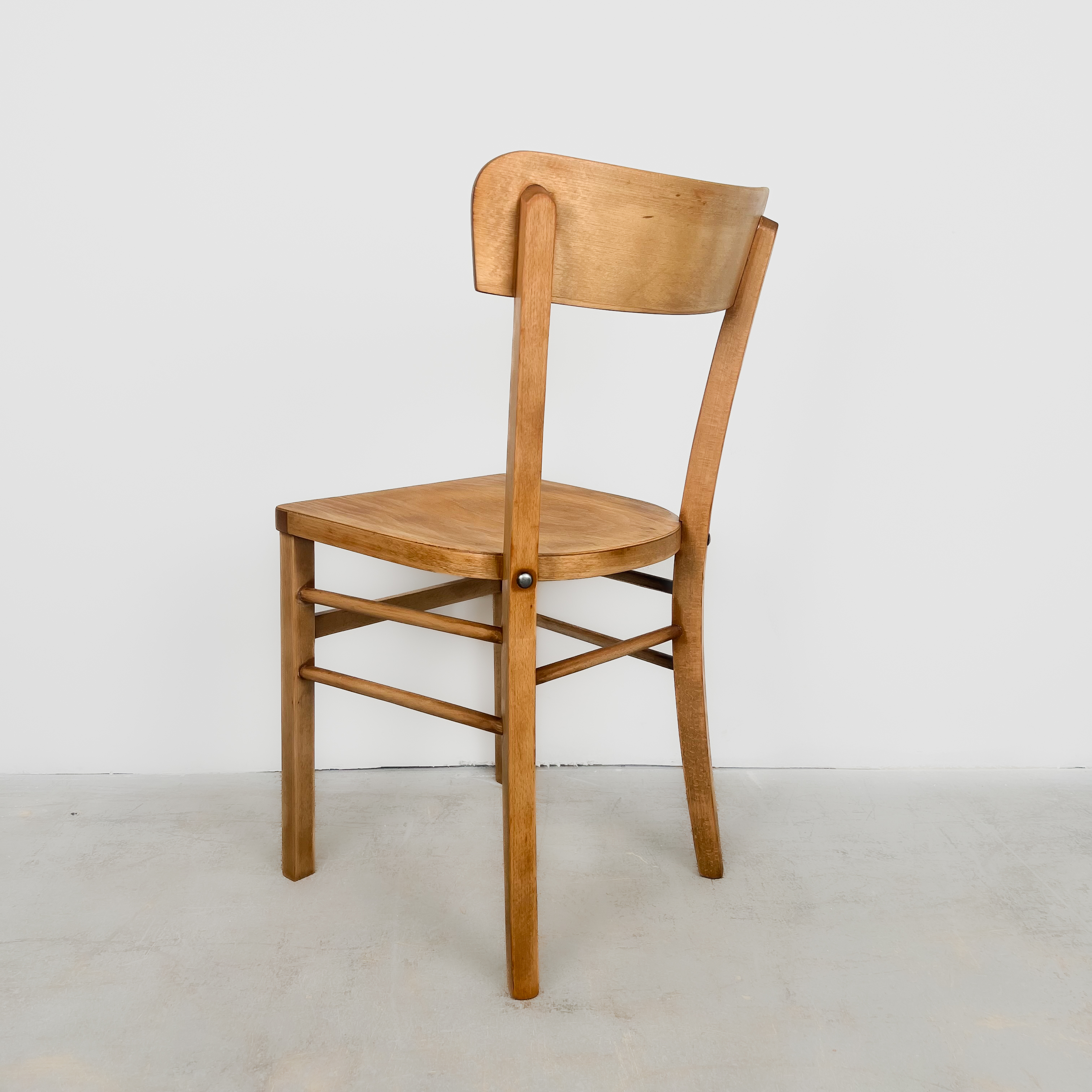 Elegante Frankfurter Stühle aus natürlichem Holz