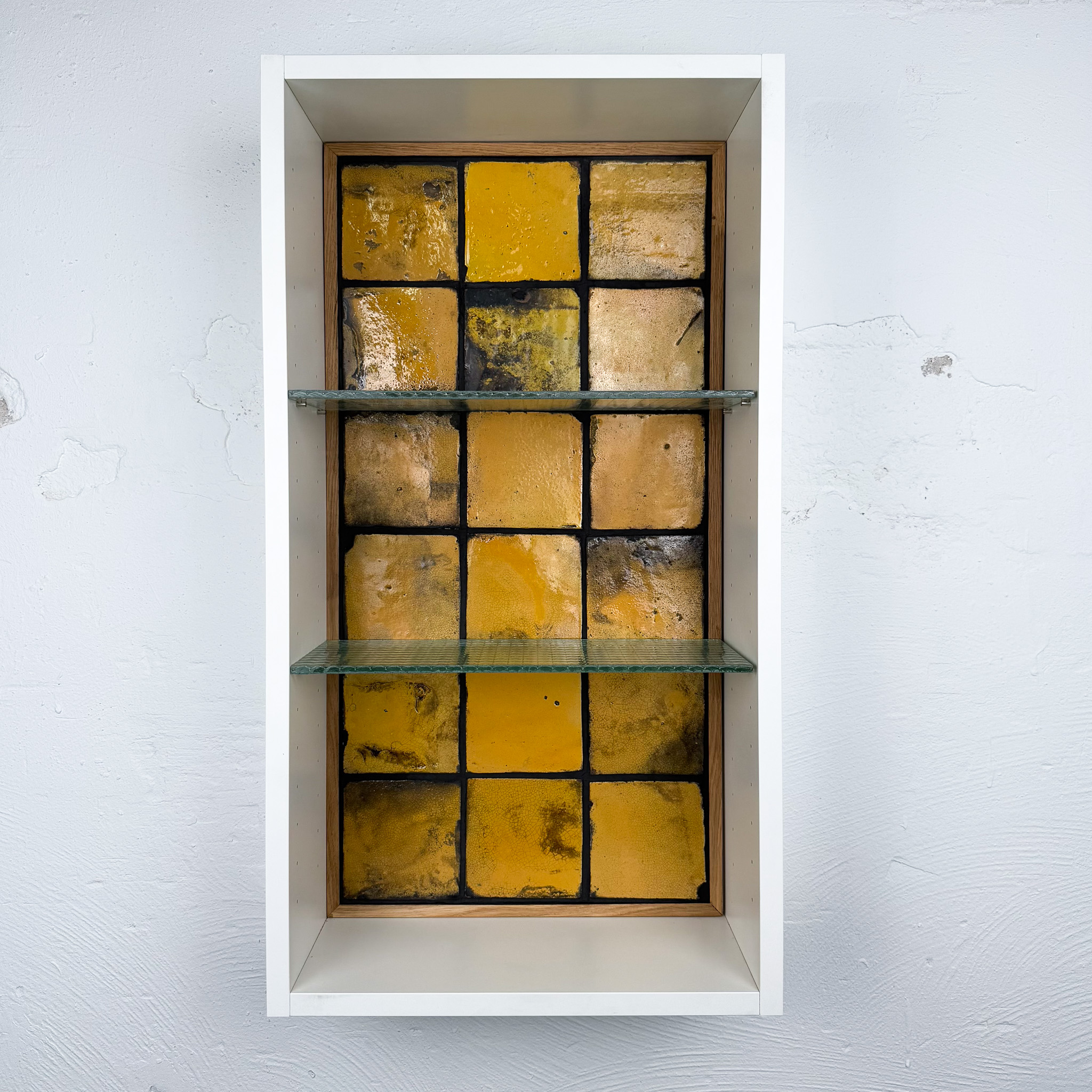 Handgefertigtes Regal mit marokkanischen Fliesen von Julian Eckes