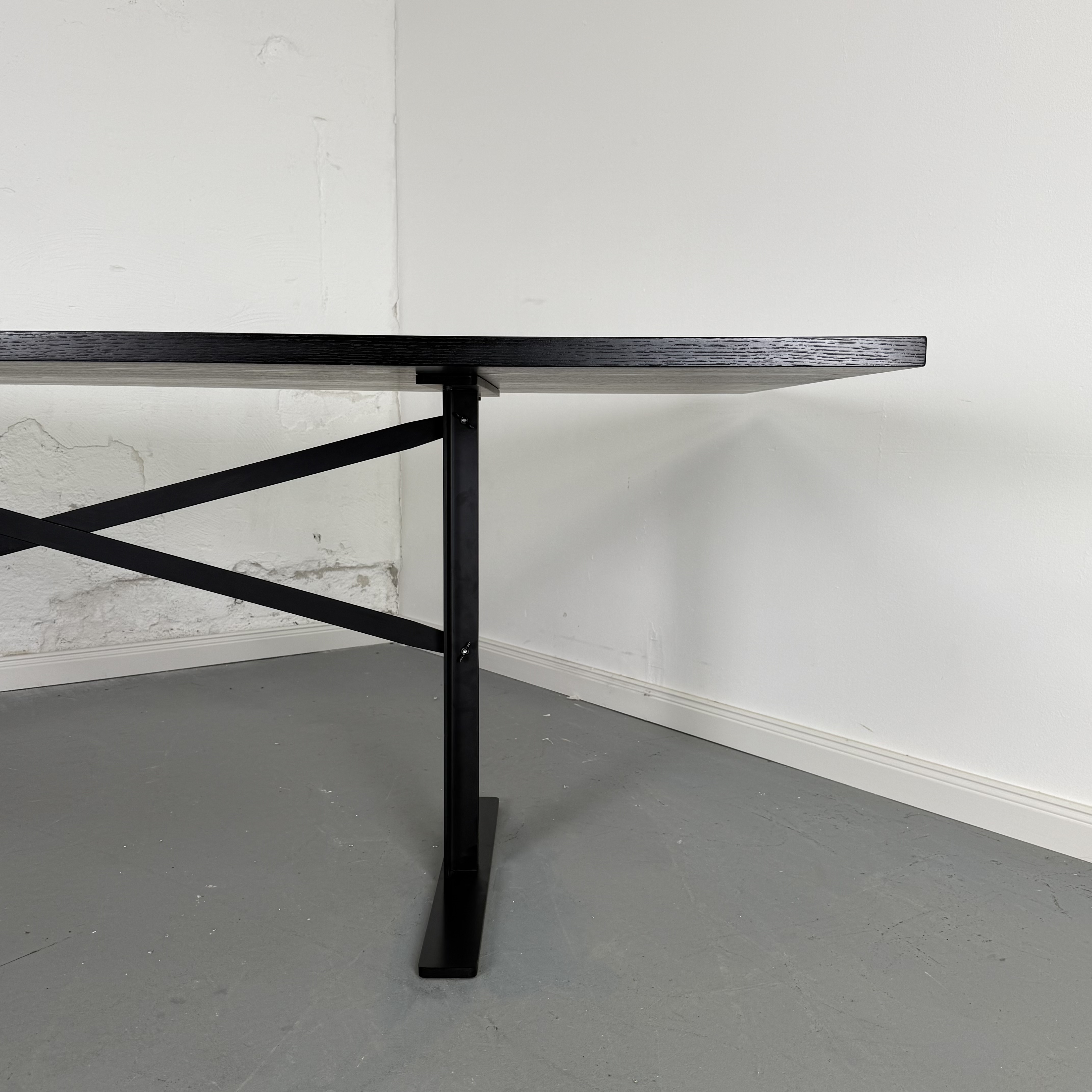 Ferric Tisch von Chris Martin für Massproduction