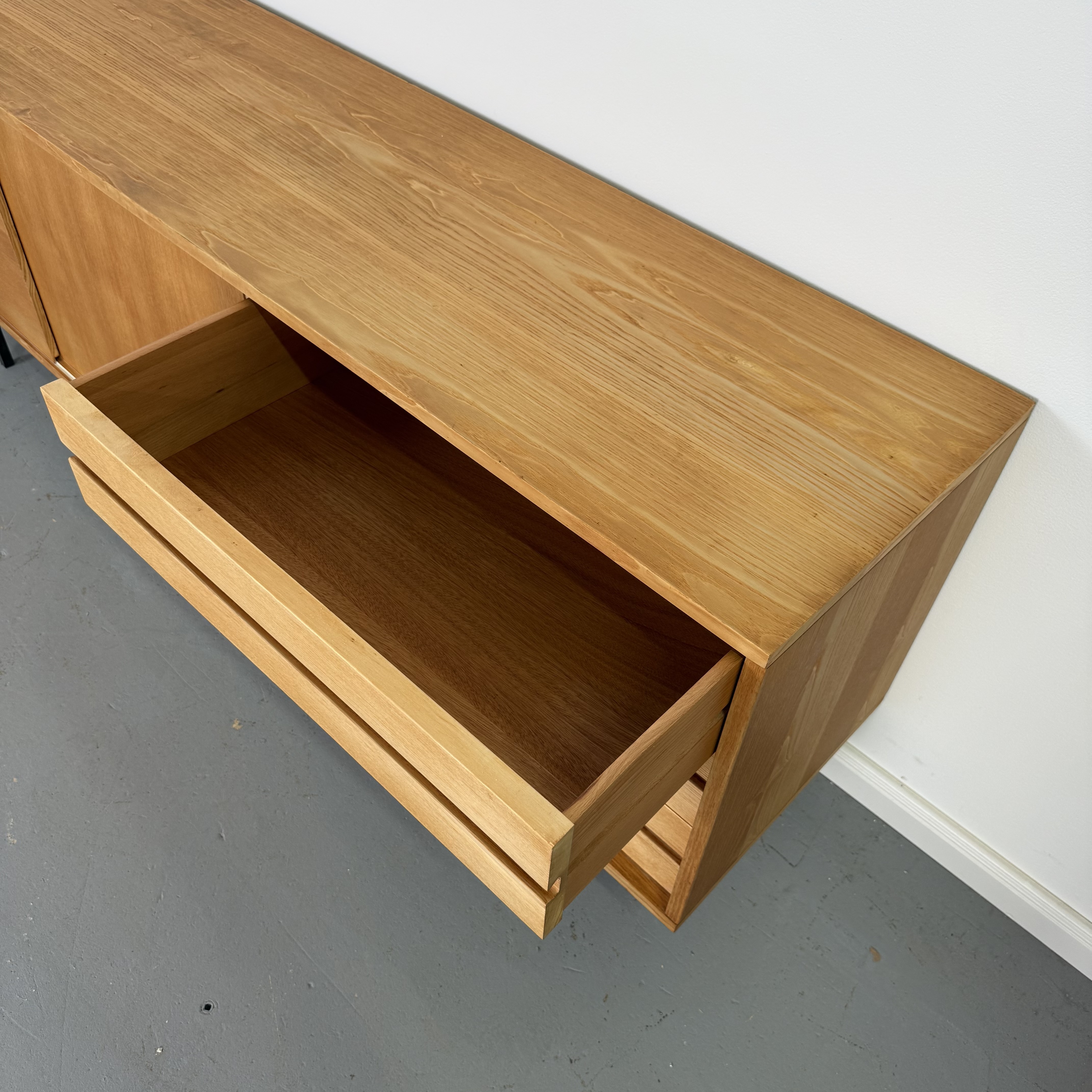 Wunderschönes Sideboard aus Esche von Deutschen Werkstätten Wunderschönes Sideboard aus Esche von Deutschen Werkstätten