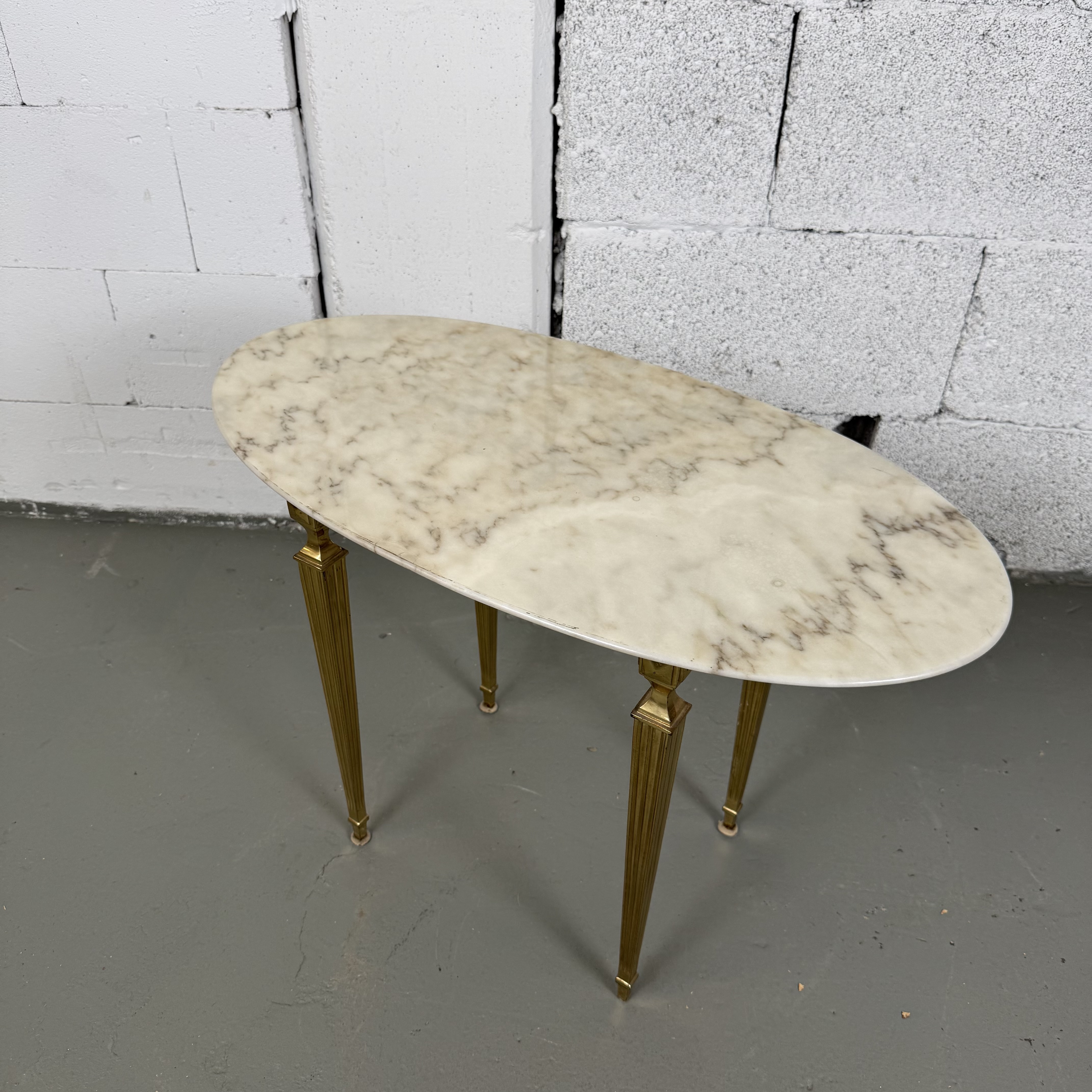 Vintage Marmor Couchtisch 60er 70er Jahre mit goldfarbenem Gestell
