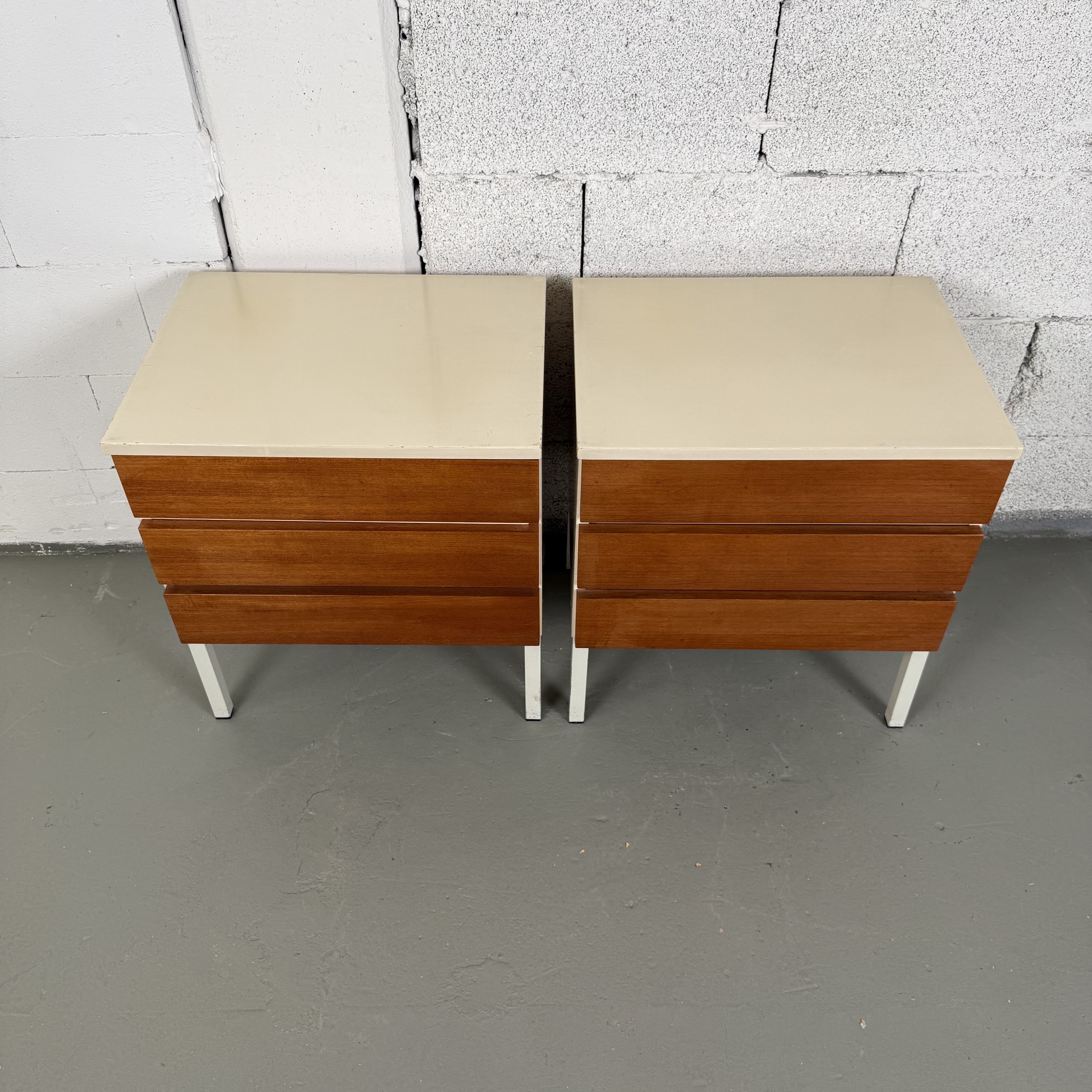 Vintage Nachttisch aus Holz mit 3 Schubladen