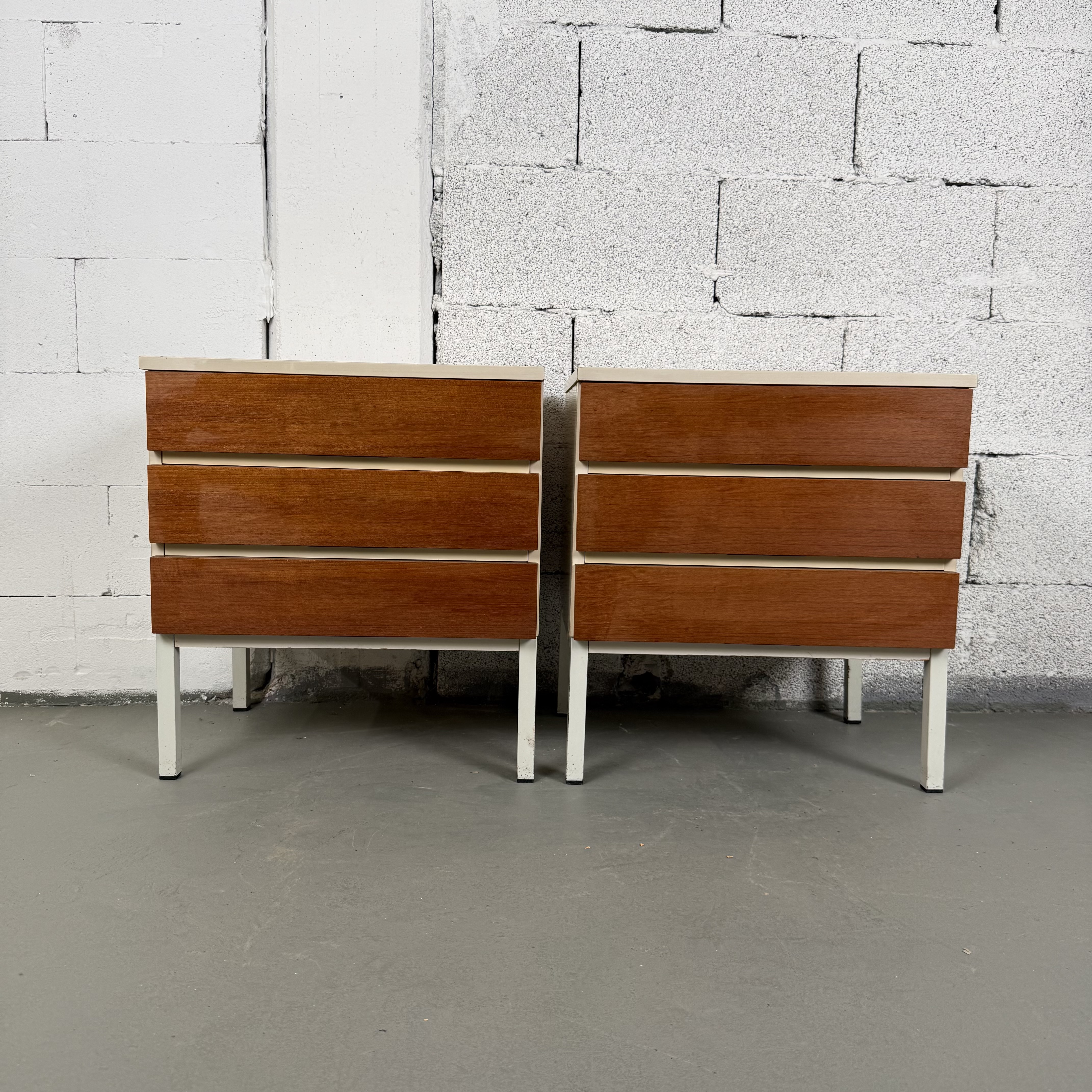 Vintage Nachttisch aus Holz mit 3 Schubladen