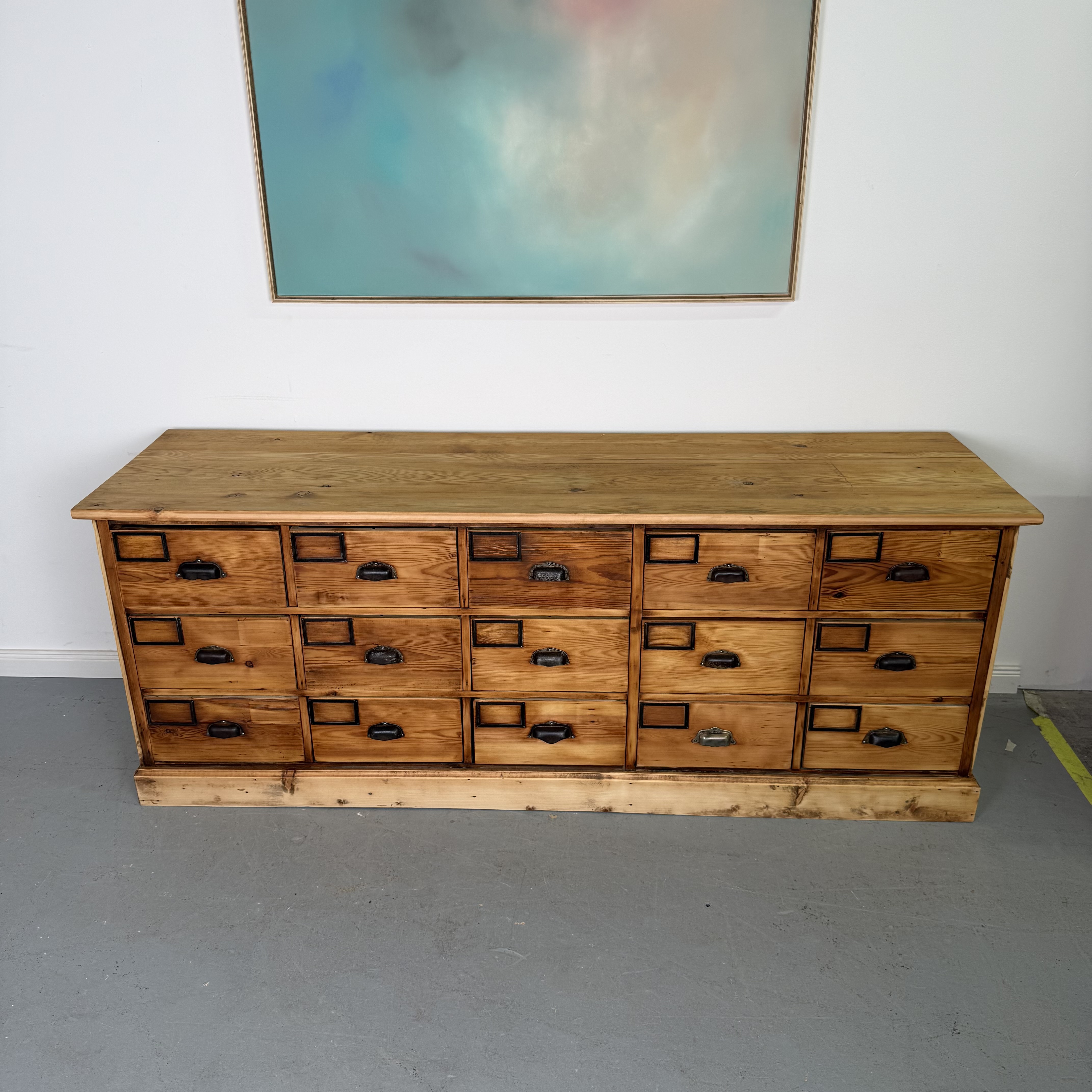 Schicke Apothekerkommode aus massivem Holz